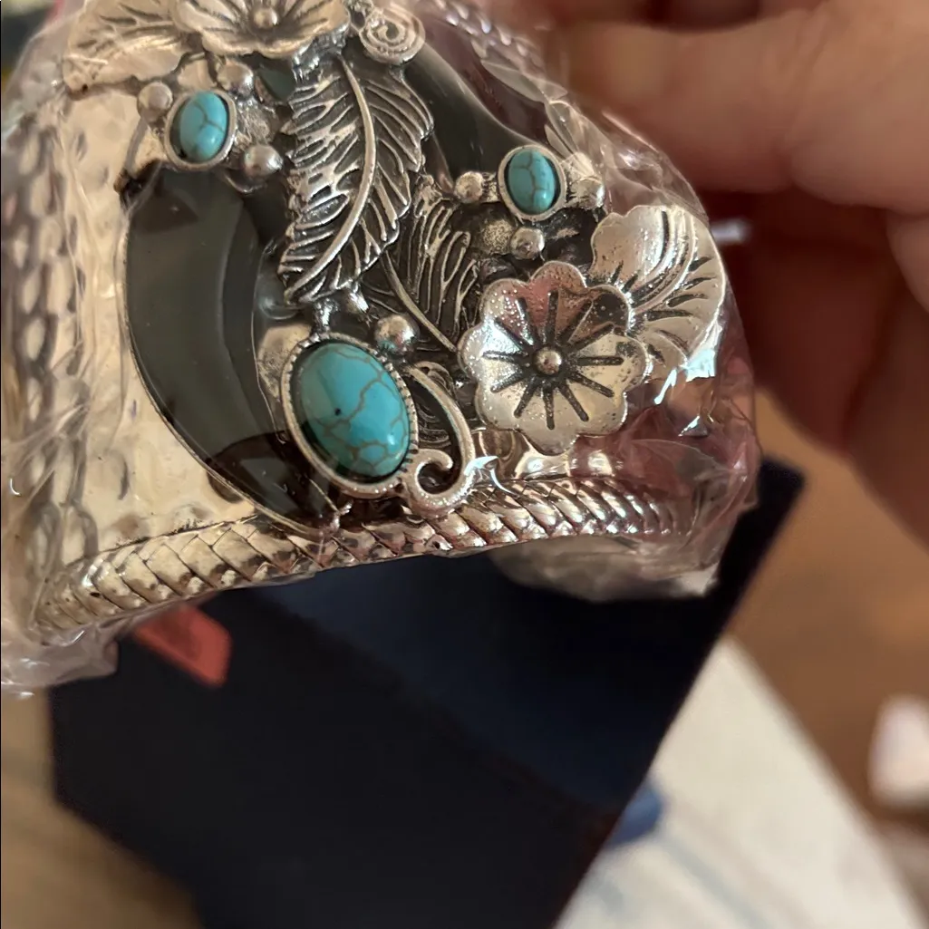 Silver and Multicolor Metal Cuff Bracelet brand new - Image 2