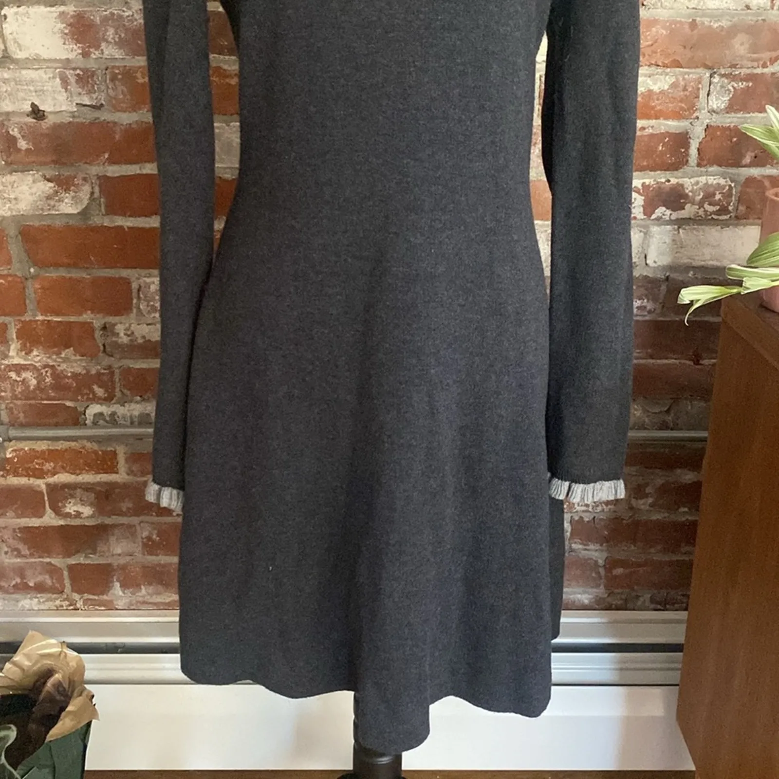 Adrienne Vittadini Gray Ruffle Cuff and Neck Long Sleeve Sweater Dress Size M - Image 4