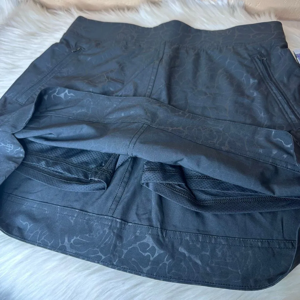 Orvis Embossed Pull-On Travel Skort Black Rose Embossed Print Size Small - Image 8