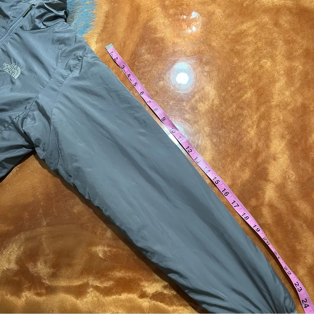 The North Face Insulated Jacket gray silver small - Image 7