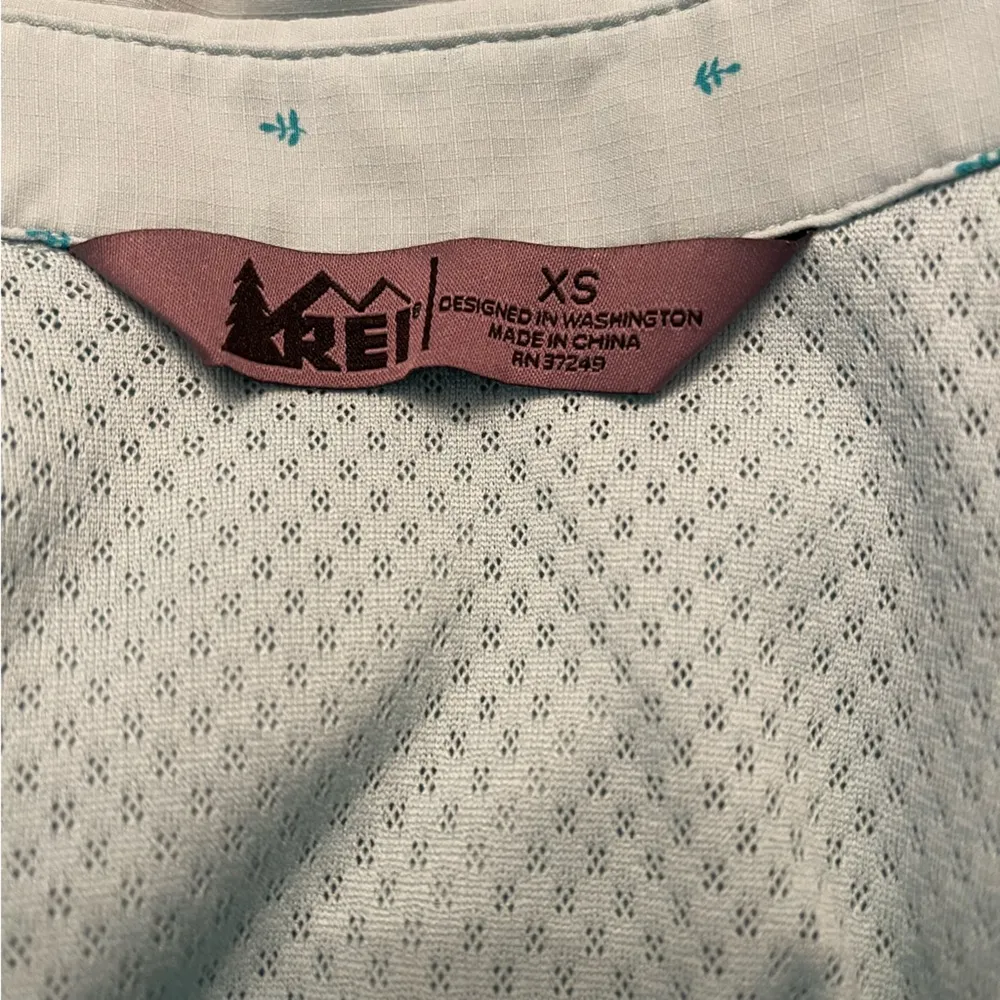 REI Women's Stretch Hiking Shirt Size XS Zip Pockets Green Tree Print - Image 7