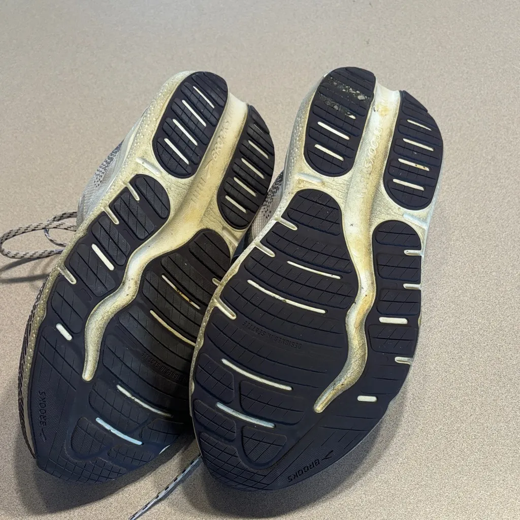 Brooks Running Shoes in Gray and Black - Image 3