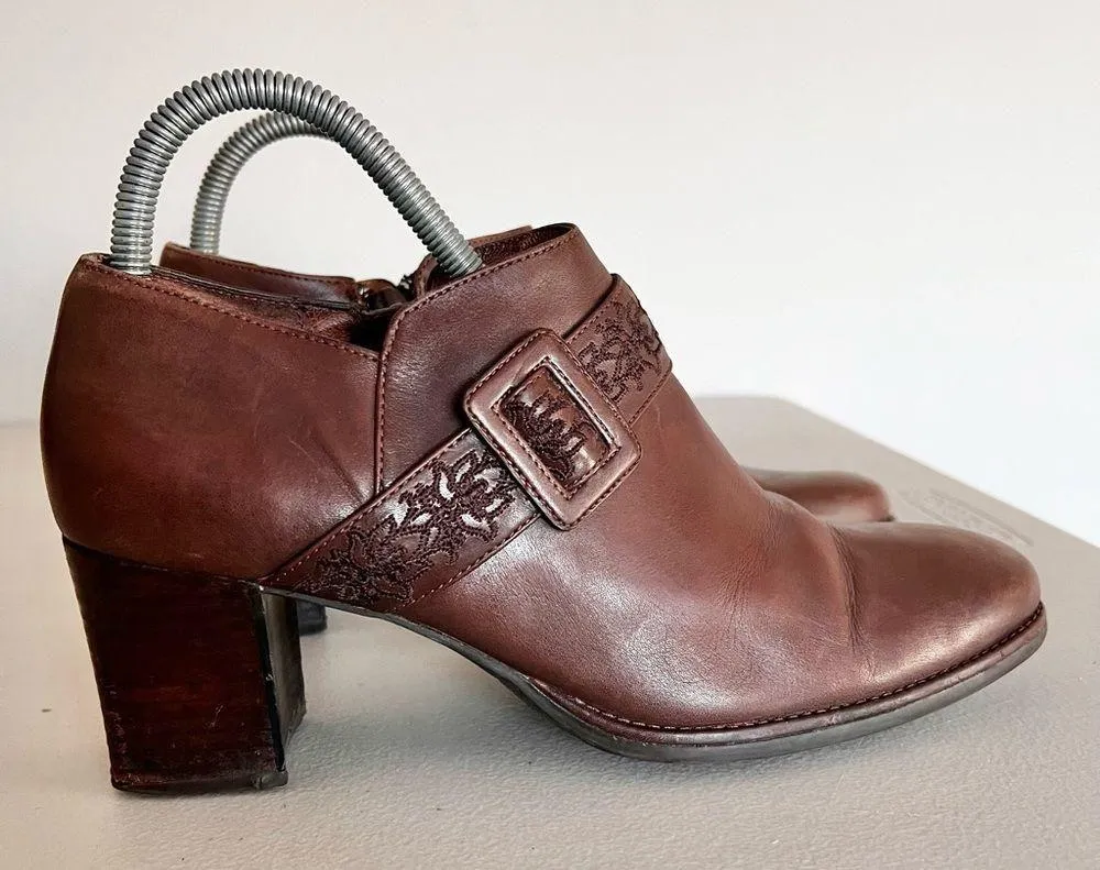 Clarks Artisan Women’s S 7.5 Ankle Boots Size Zip Brown Leather Heel Strap Shoes - Image 2