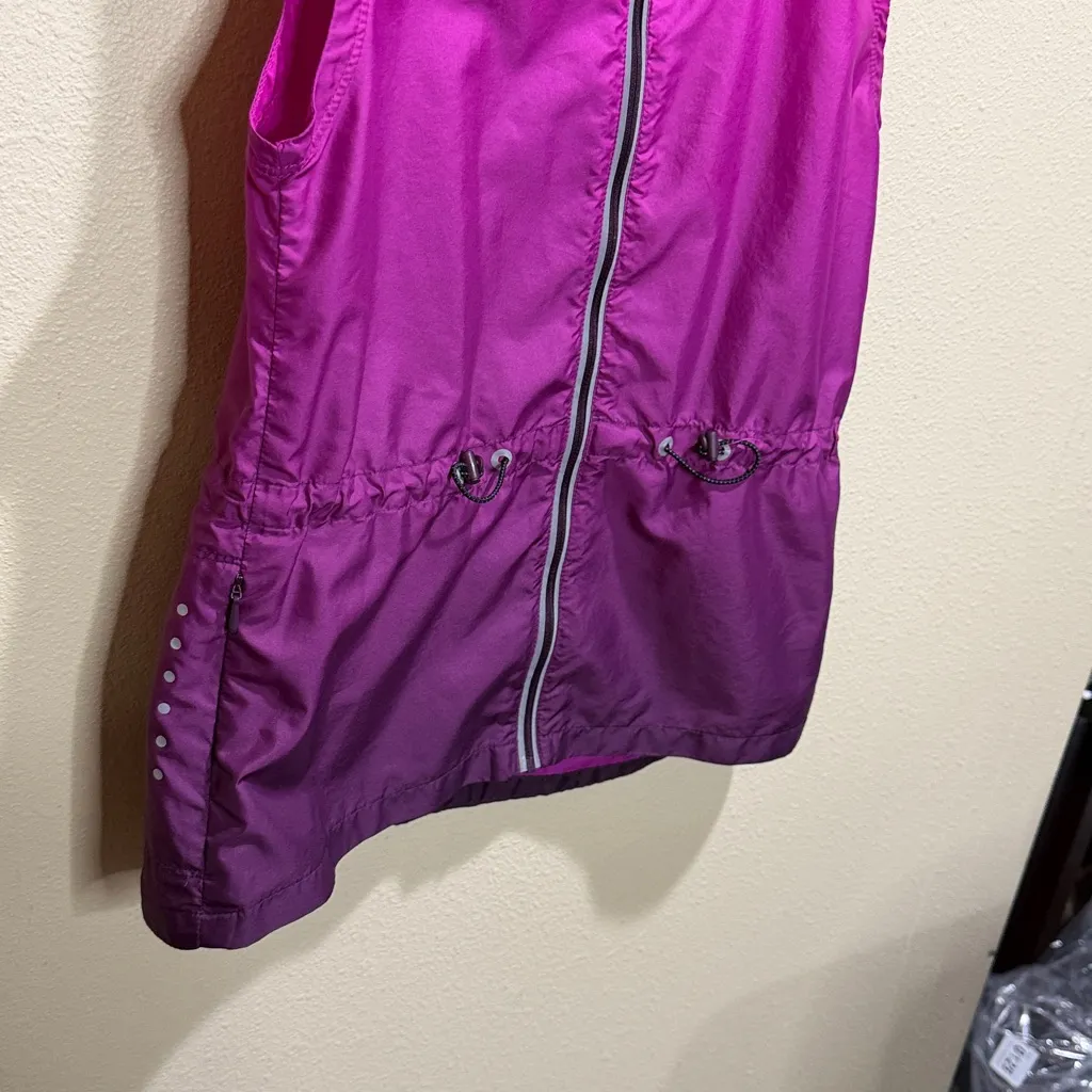 Nike Women's XS Ombré Magenta and Plum Windbreaker Running Vest - Image 4