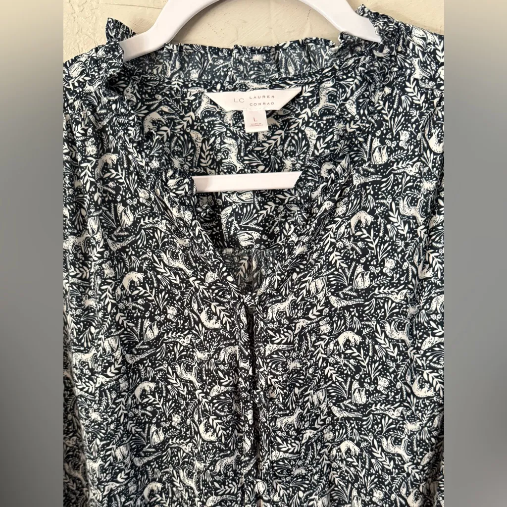 Lauren Conrad Blue Blouse Top Sz L Fox Forest Animals Woodland Boho Ruffles - Image 4