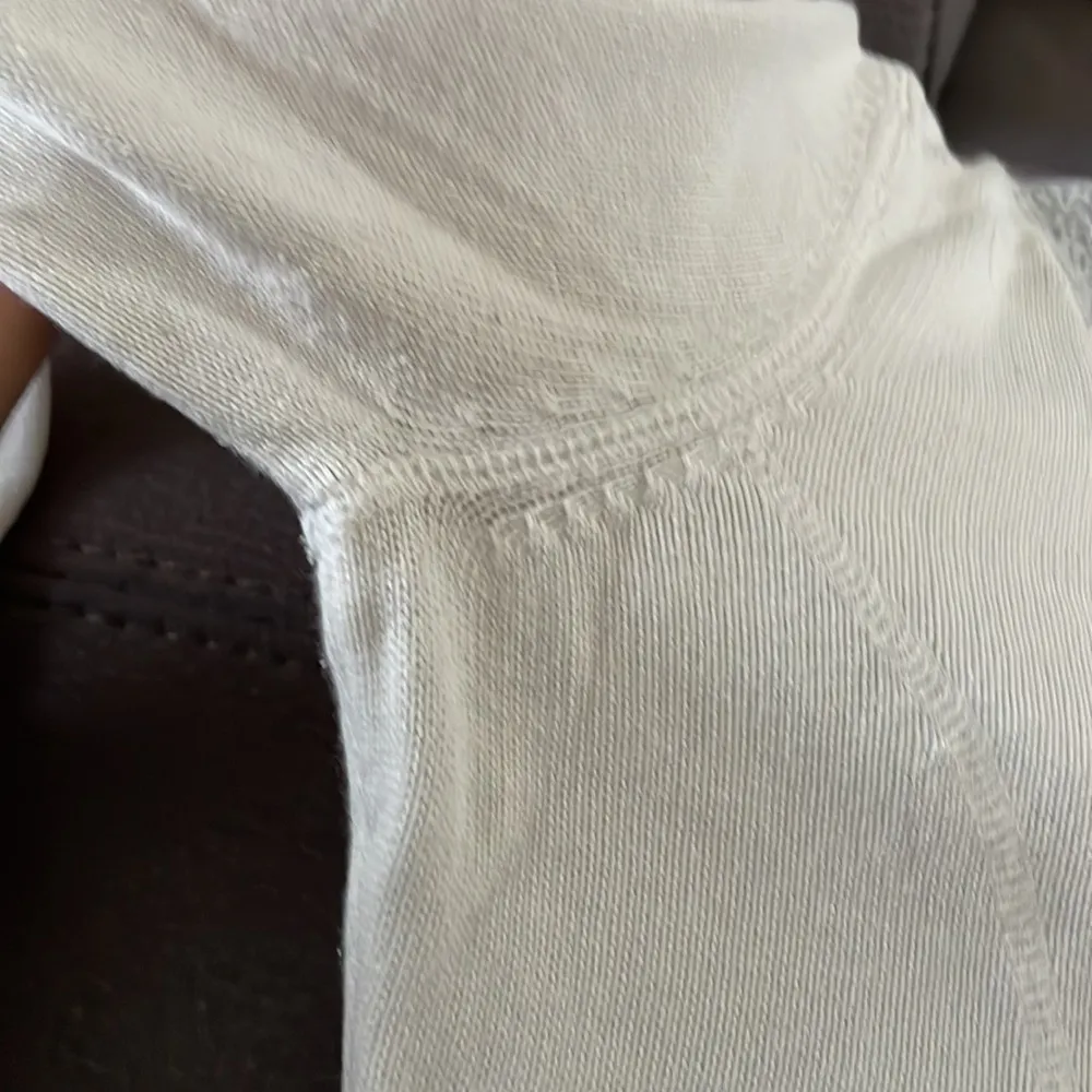 Guess  White & Gray Sweater Size Medium - Image 11