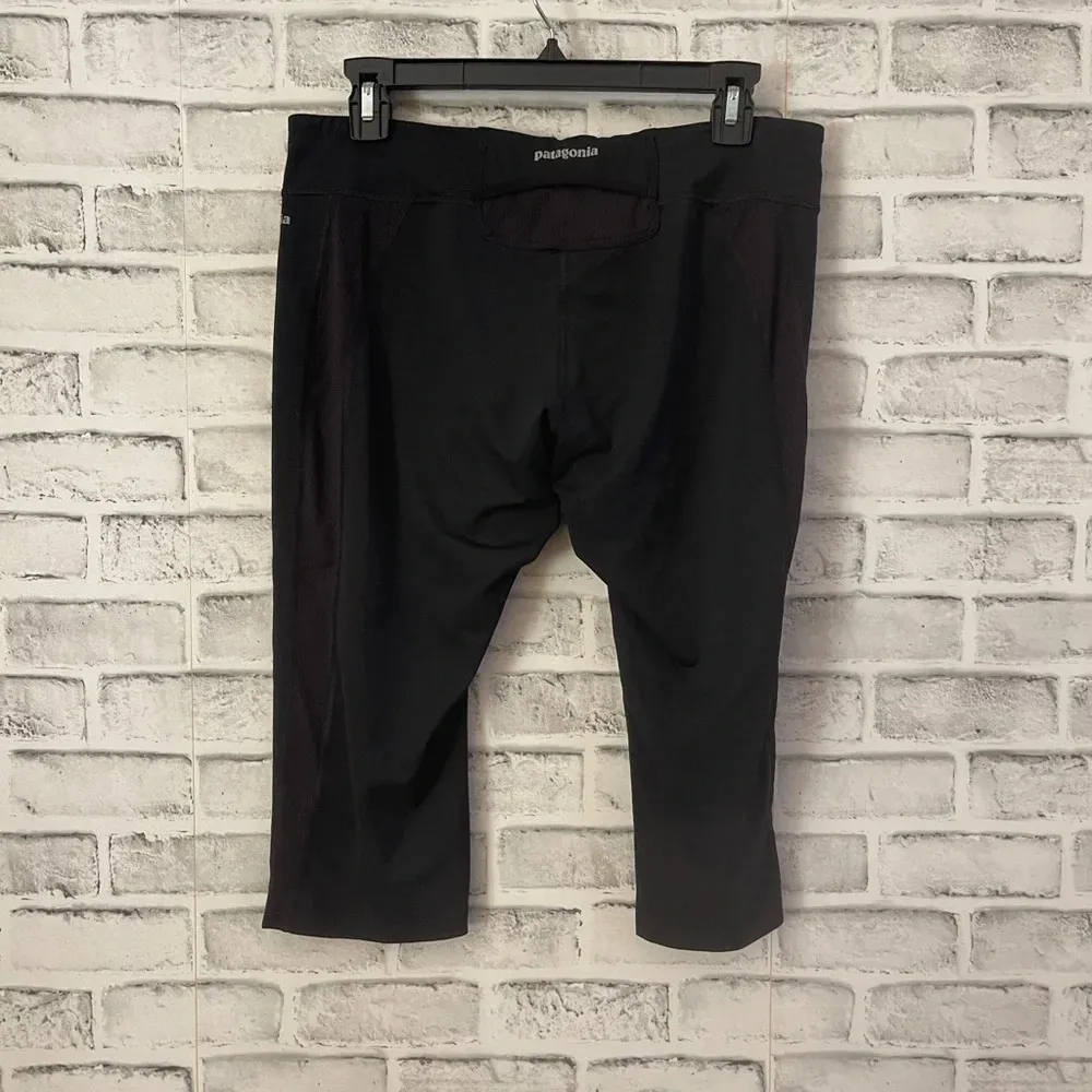 Women’s Patagonia solid black Capri length leggings Large - Image 2