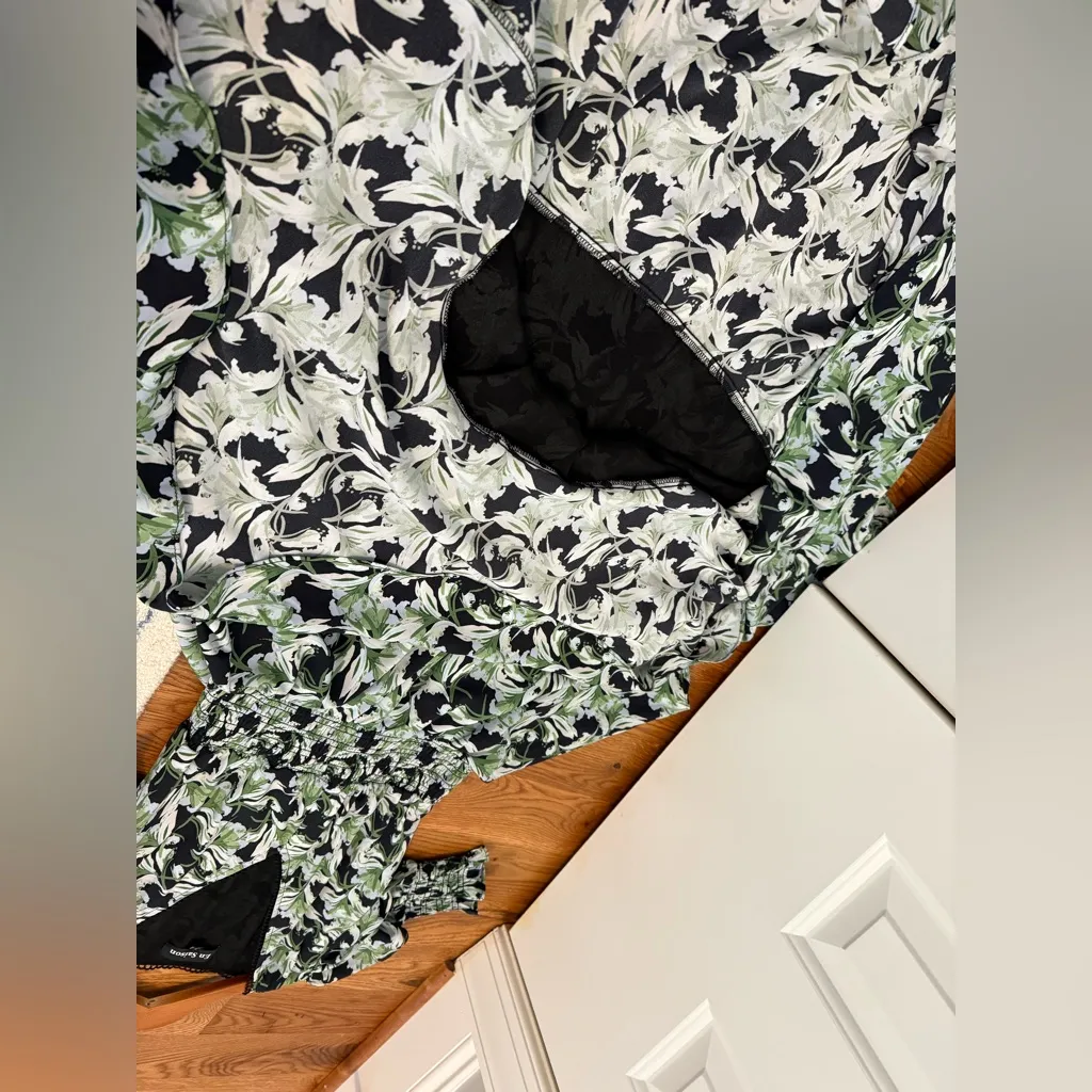 En Saison Green and Blue Floral Tiered Midi Dress size Small - Image 10