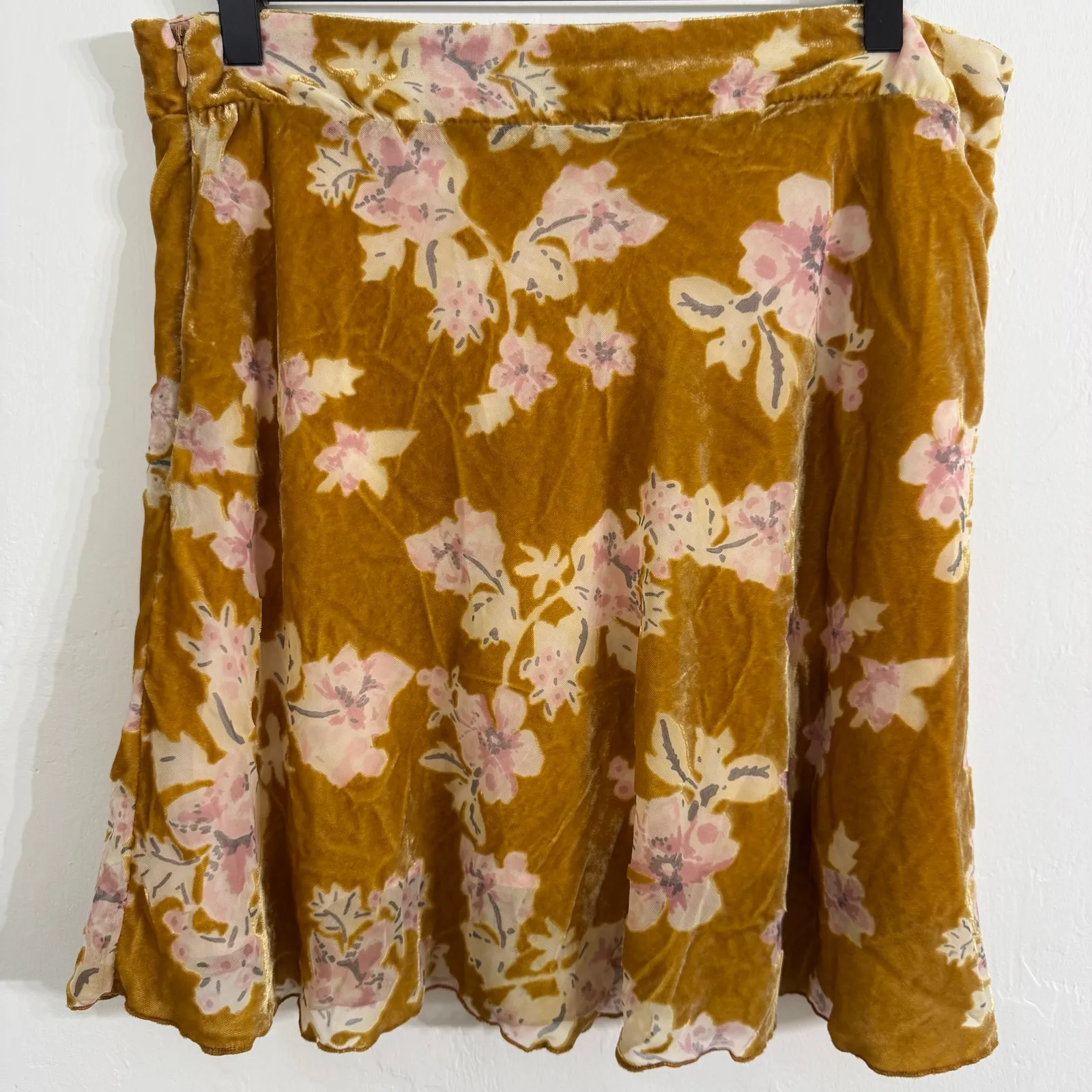 Free People Margaux Velvet Floral Mini Skirt Gold & Pink Size 12 - Image 5