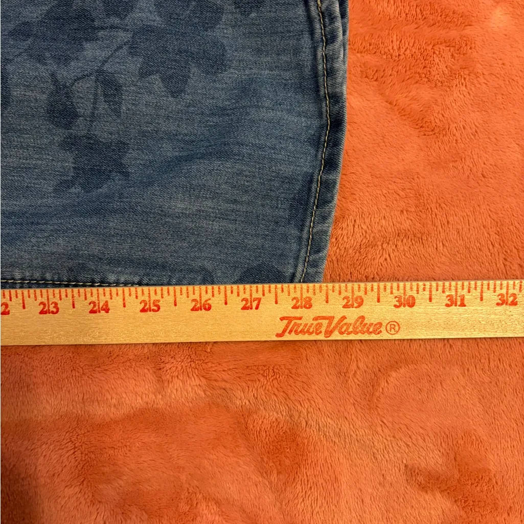 Christopher & Banks Denim Straight Leg Jeans with Floral Pattern - Image 5