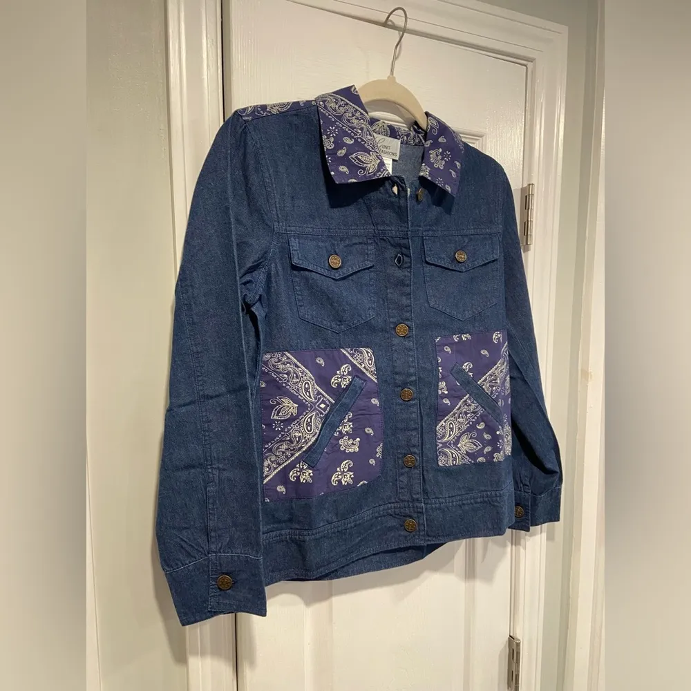 NWOT Gunit Fashions Size S Blue Denim Button Down Shacket Paisley Bandana Top - Image 2