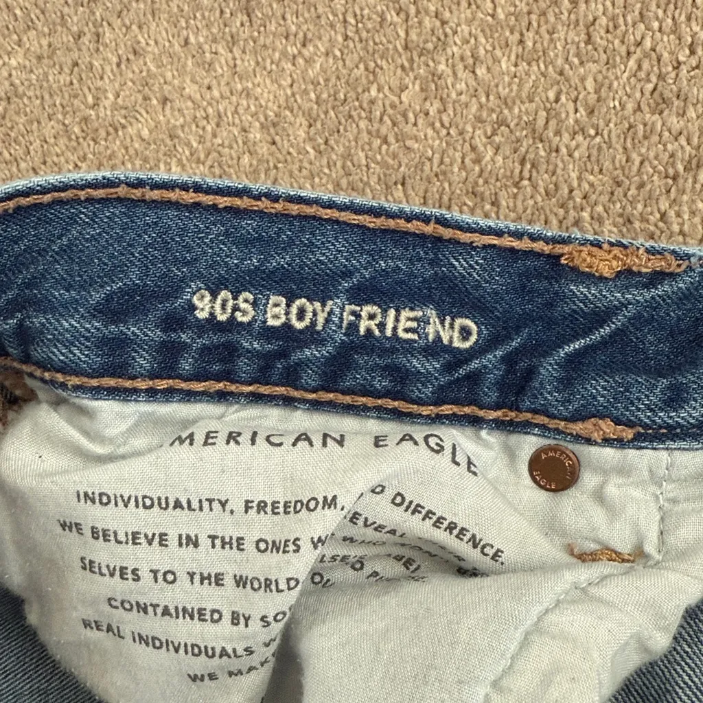 American Eagle Medium Wash Raw Hem Button Fly 90’s Boyfriend Jeans Size 10 - Image 6