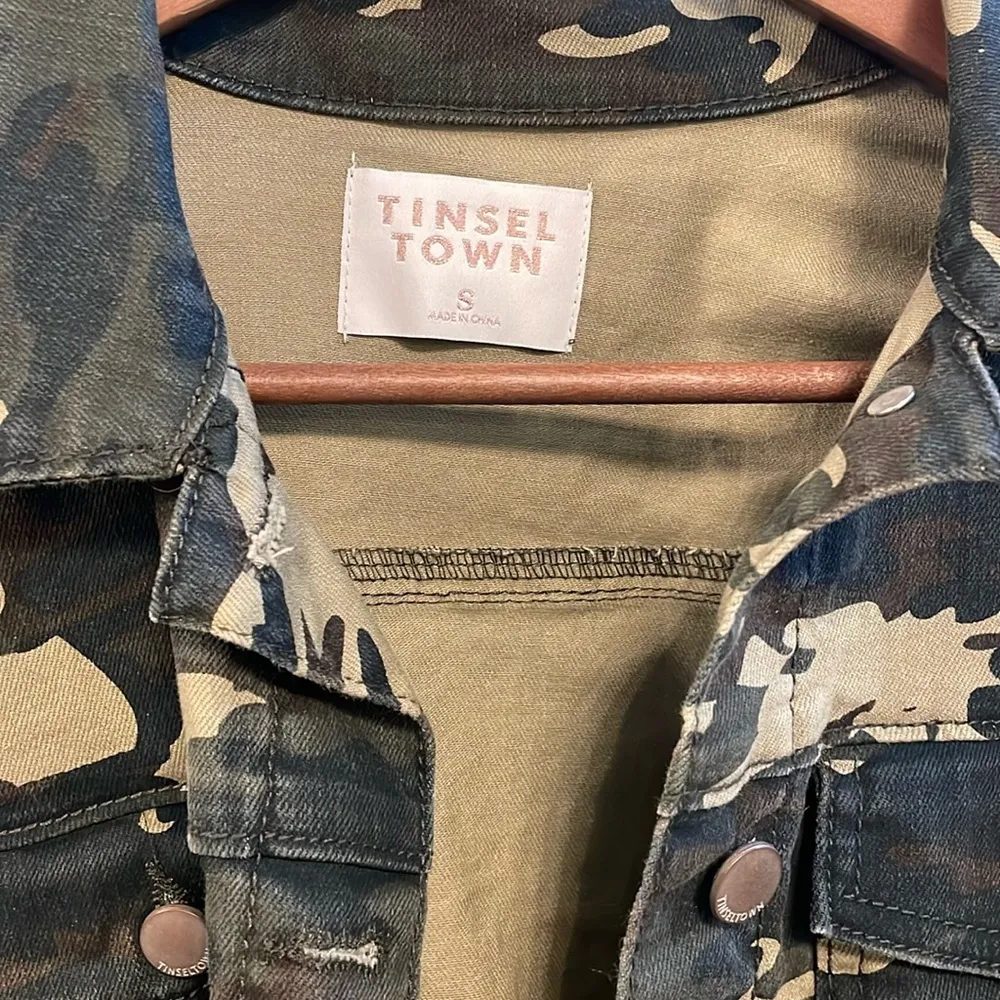 Tinsel Town Crop Jean‎ Shacket Shirt Jacket S Camo Green - Image 2