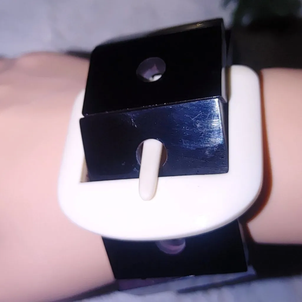 Buckle Bracelet Twos Company Vintage Black White Stretch Acrylic Wood Chucky Mod - Image 13