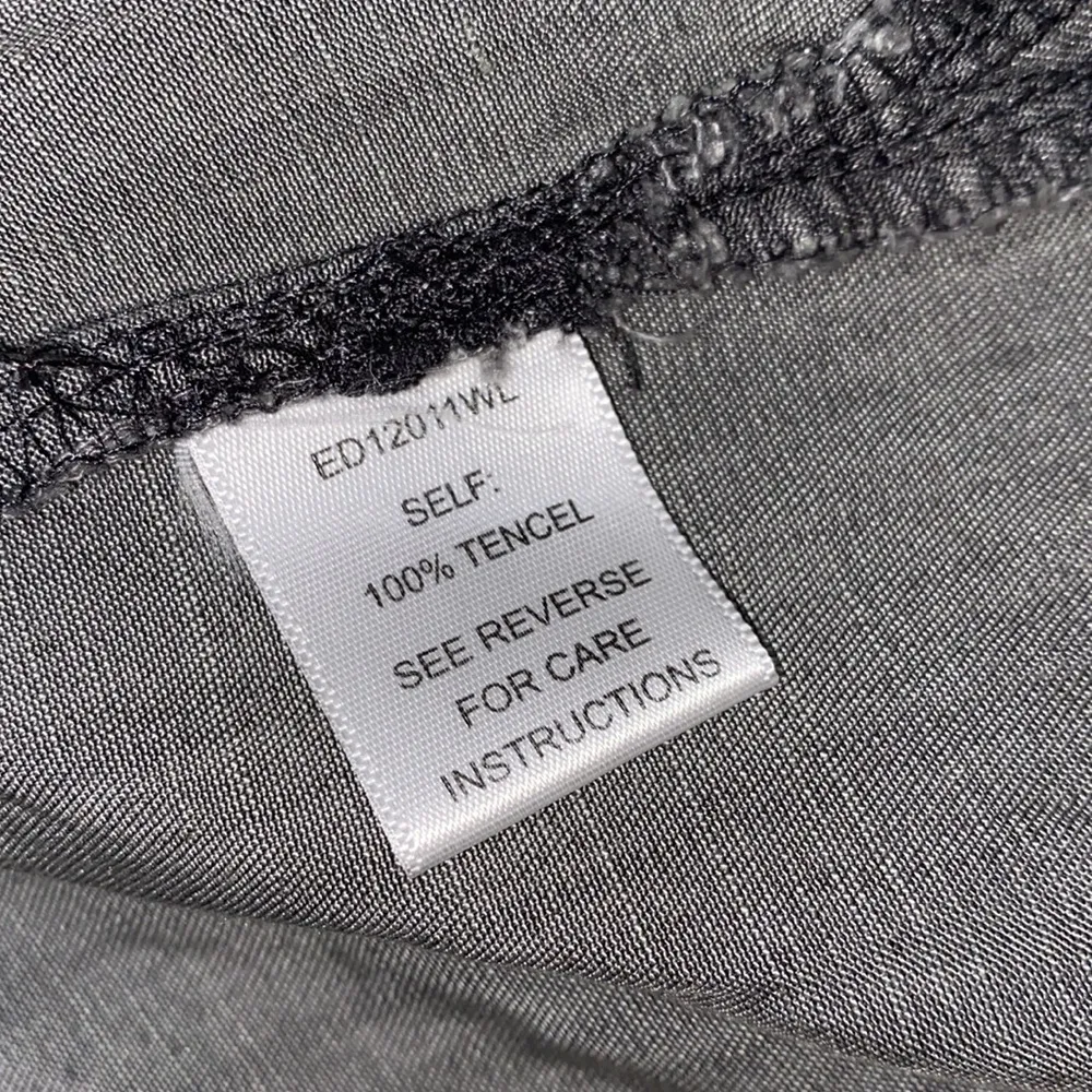 En Creme grey button down tunic size medium - Image 4