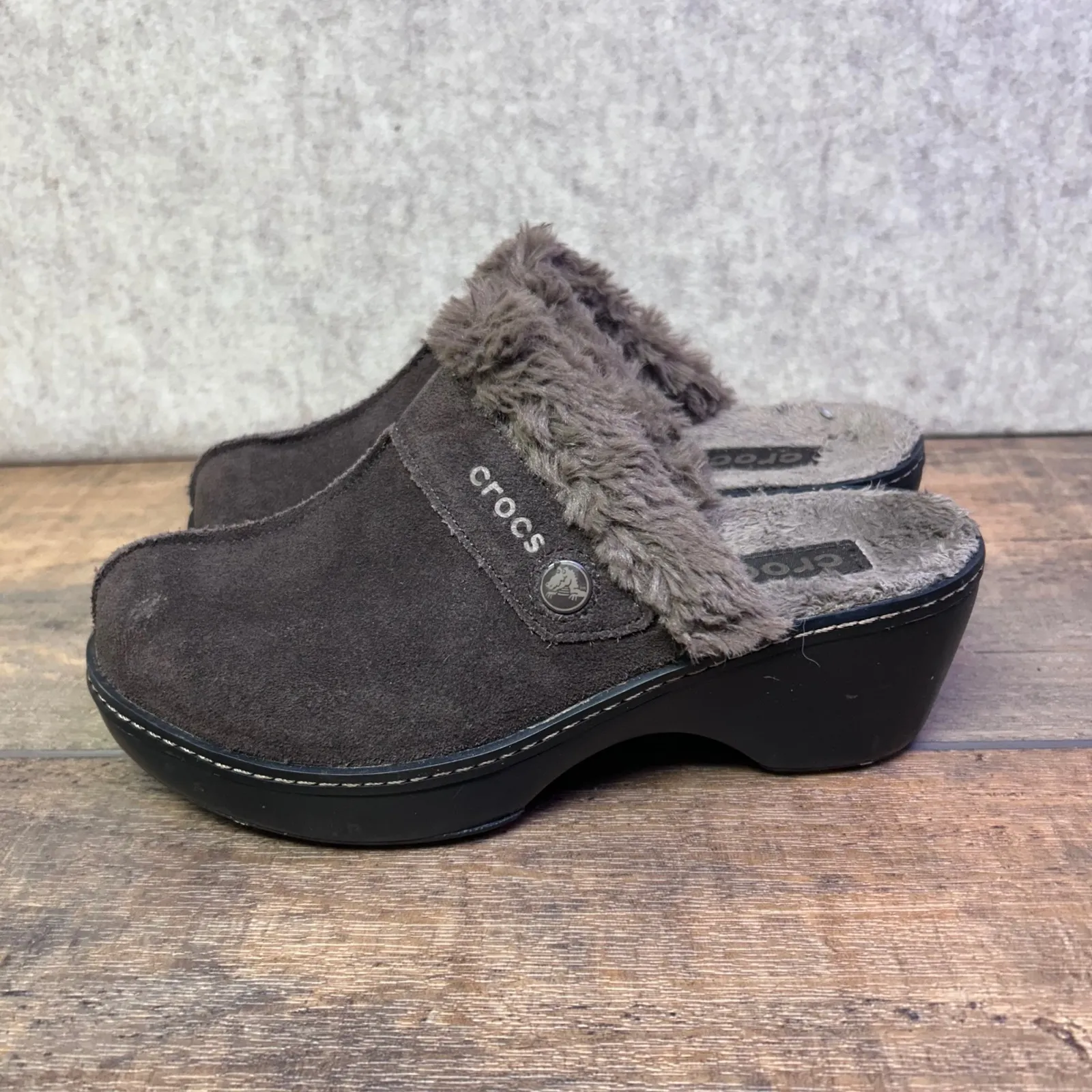 Crocs Classic Lined Clog Faux Fur Lined Brown Suede Women's Shoes Size 6 - Image 4
