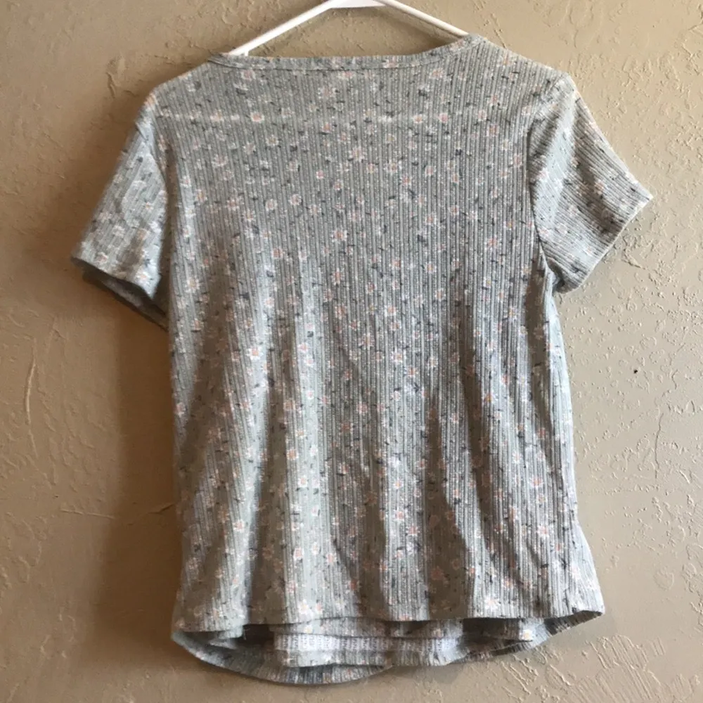 Pastel green floral cami and button down set Size M - Image 4