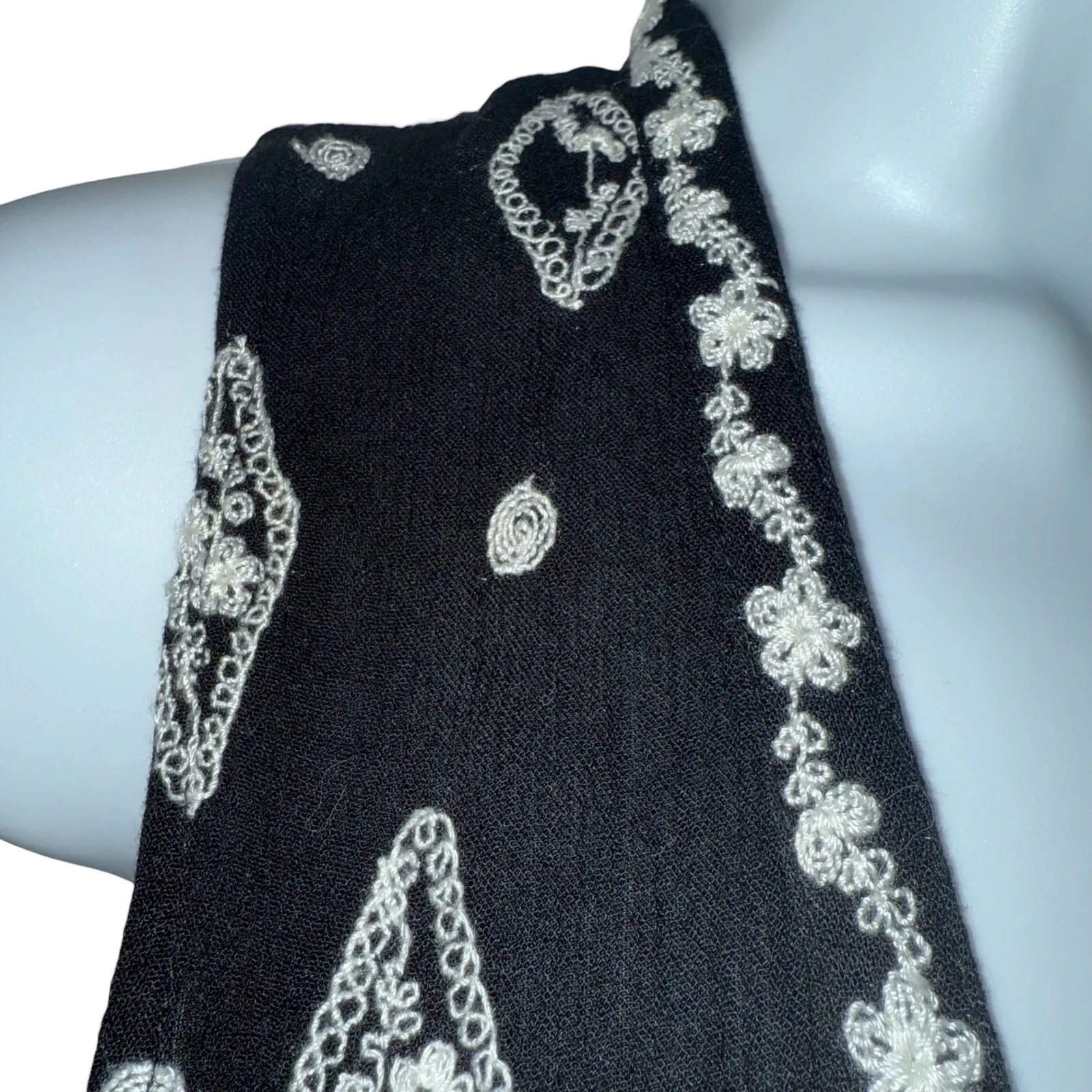 FREE PEOPLE Black With White Diamond Embroidered Babydoll Tunic XS - Image 4