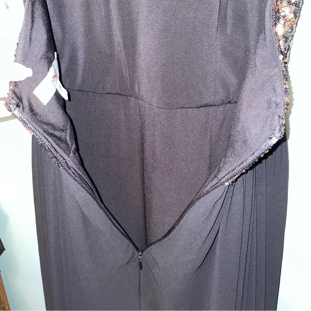 Dress the Population Women's Tatiana Sequin Halter Fit & Flare Midi Dress Small - Image 7