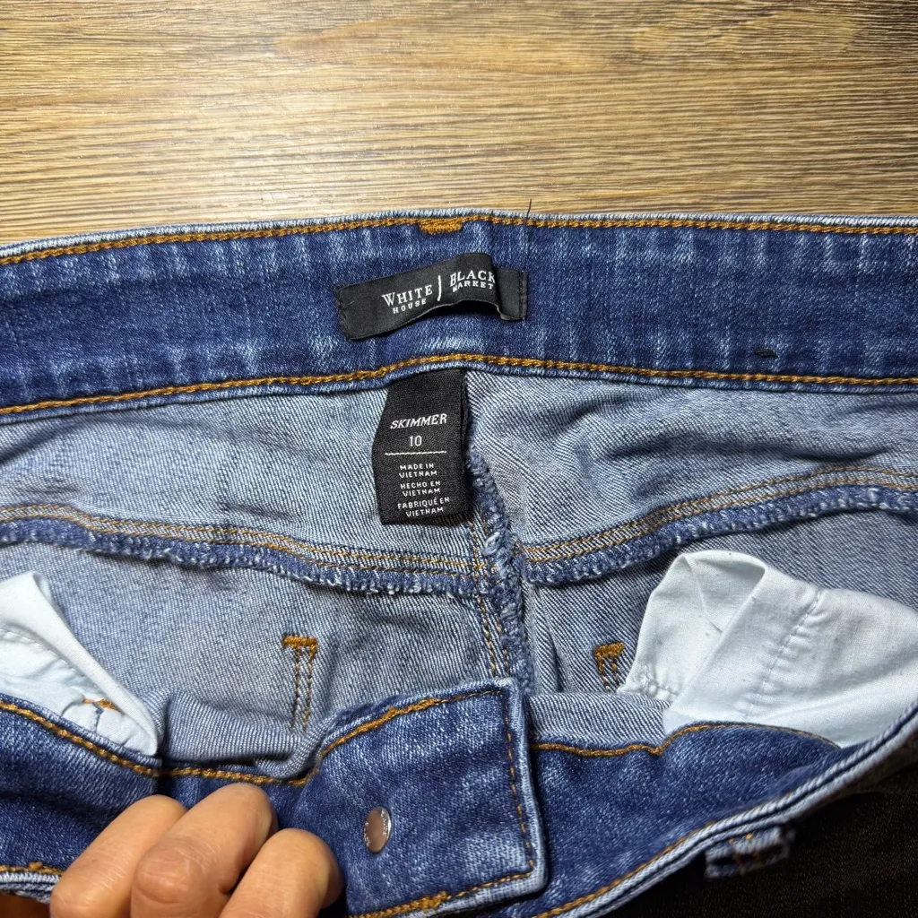 NWOT White House Black Market Skimmer Dark Blue Skinny Jeans Distressed Size 10 - Image 3