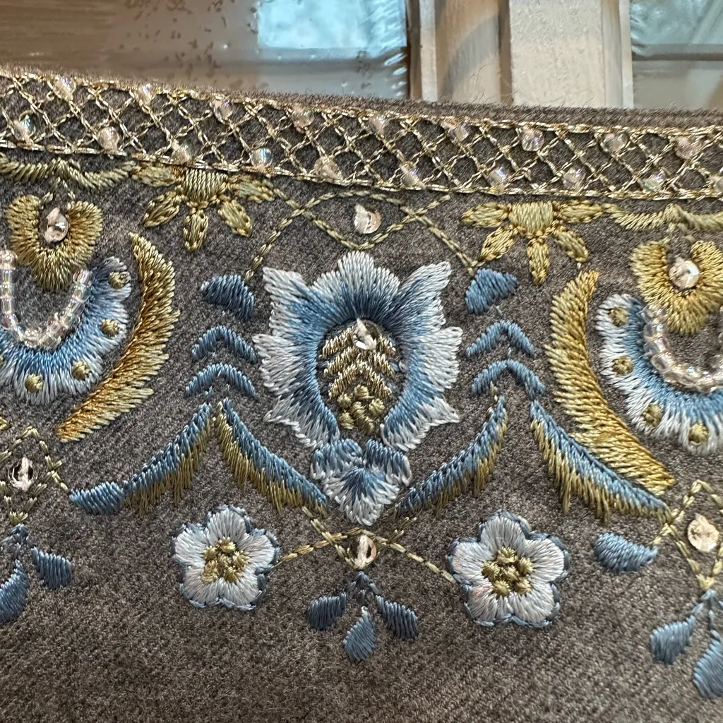 Vintage Carlisle 100% Wool Gray Pencil Skirt Floral Embroidery Beaded Size 2 XS - Image 3