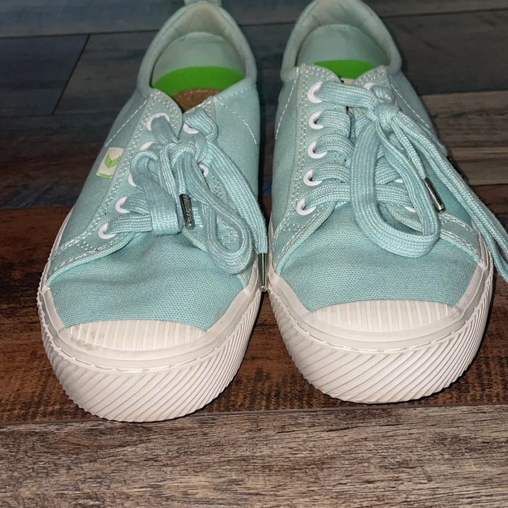 Cariuma OCA Low Eggshell Blue Pantone Sneaker Size 7.5 - Image 5