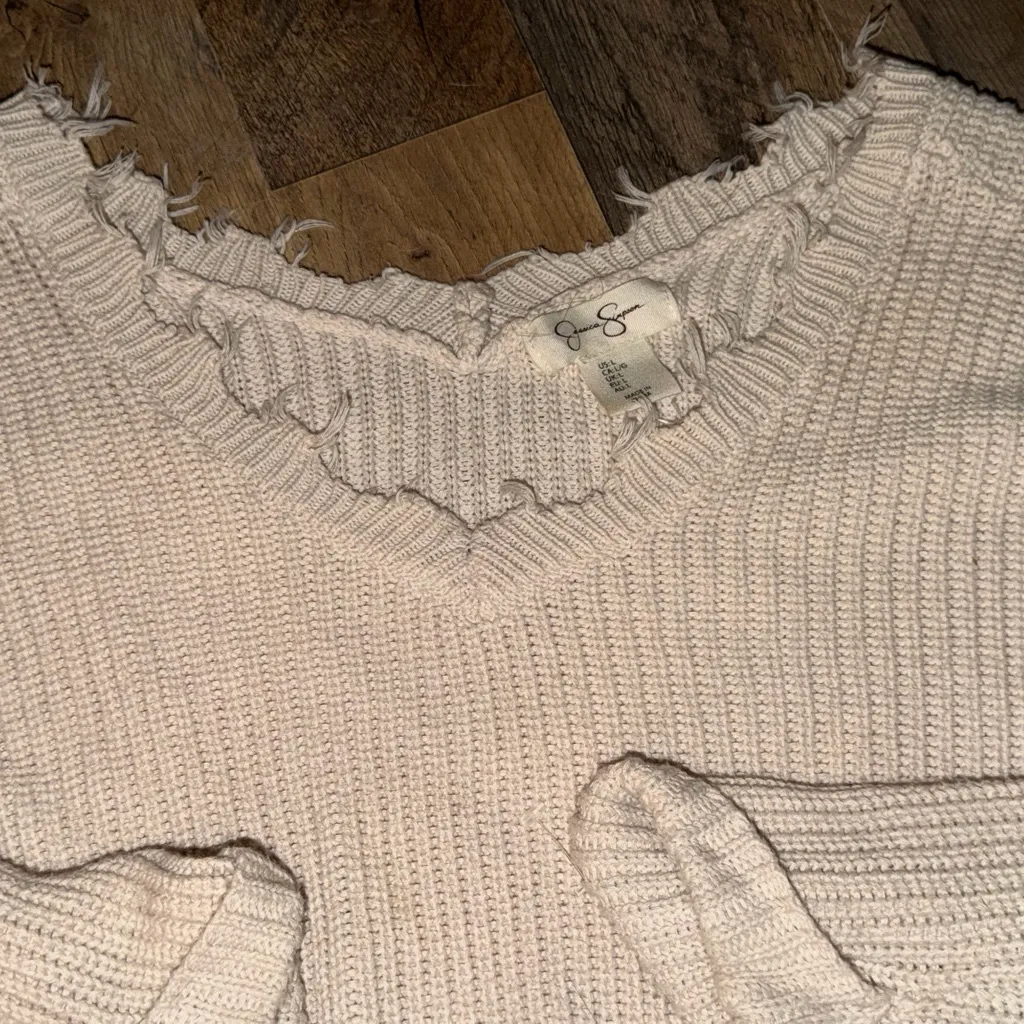 Jessica Simpson Cream V-neckNeck distressed fringed Sweater cropped size large - Image 5