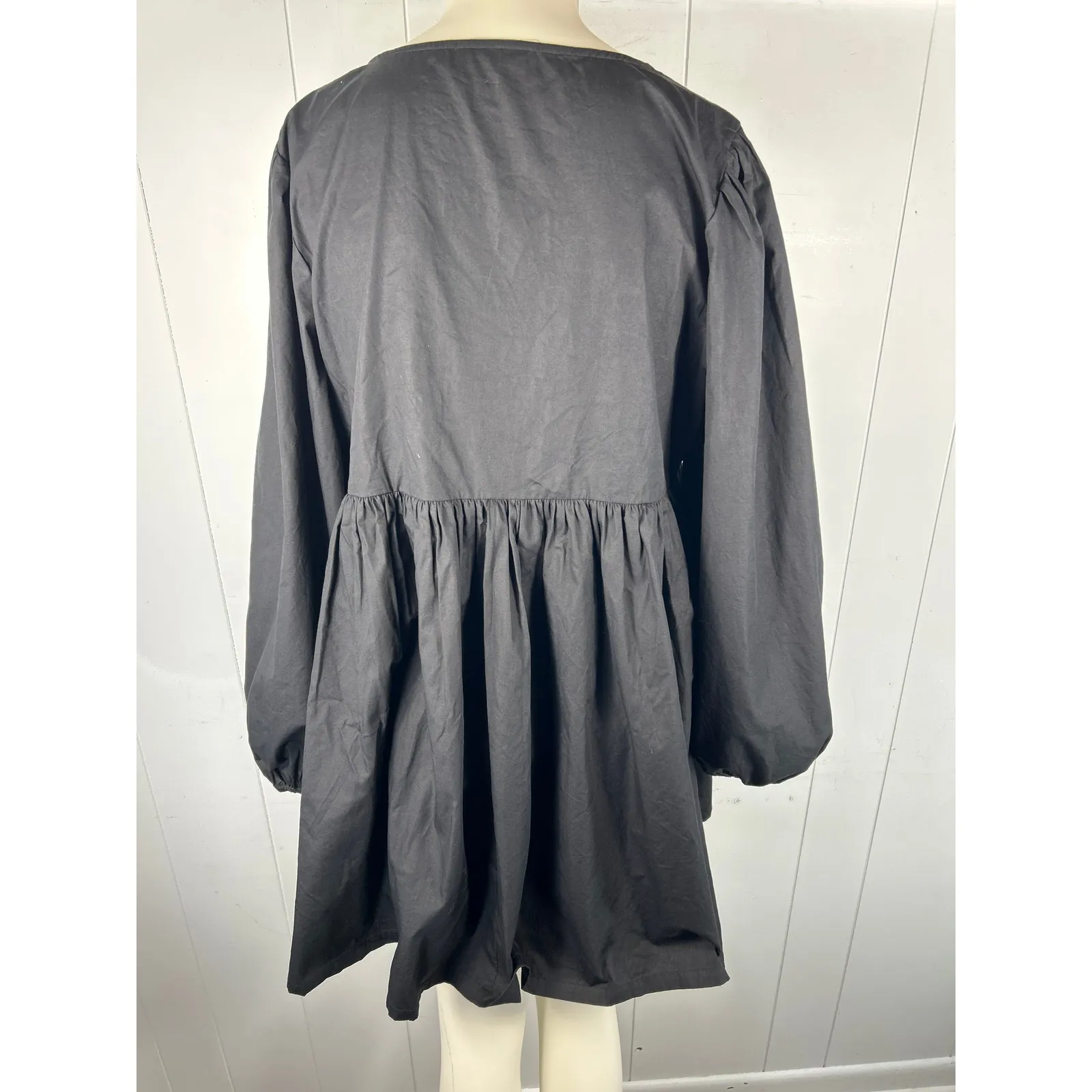 ASOS DESIGN Curve cotton v-neck mini smock dress in black Size 8 - Image 3