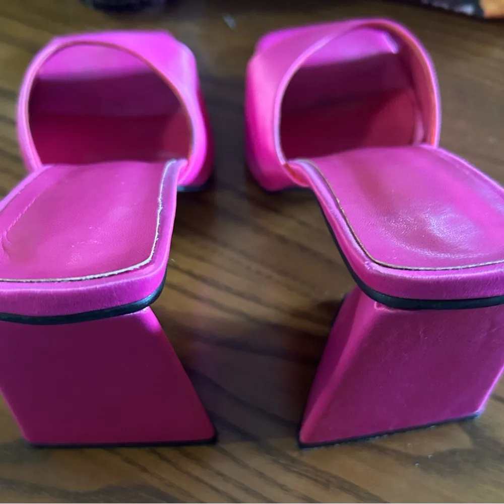 Slides beautiful chunky pink satin slides are hot! Size 40 9 1/2 USA Triangle - Image 5