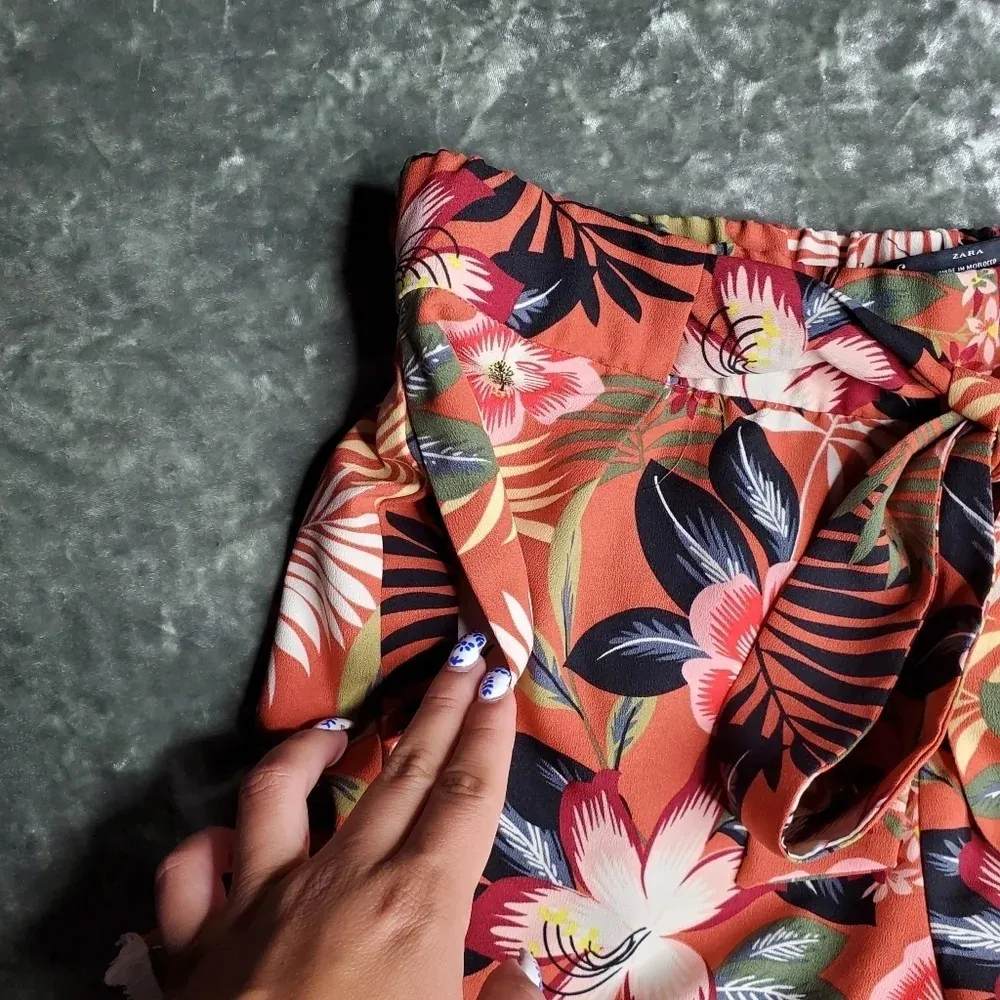 Zara Floral Front Tie Shorts - Image 4