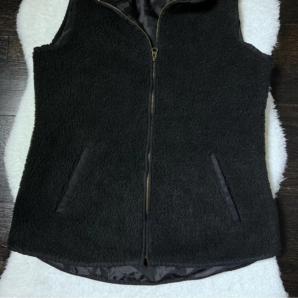 Black Sherpa Vest - Image 8
