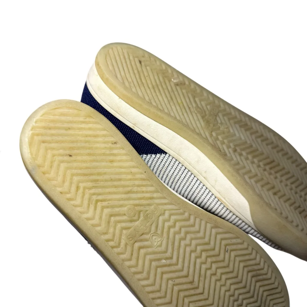 Rothys The Lace Up Sneaker in Cream & Navy - Image 7