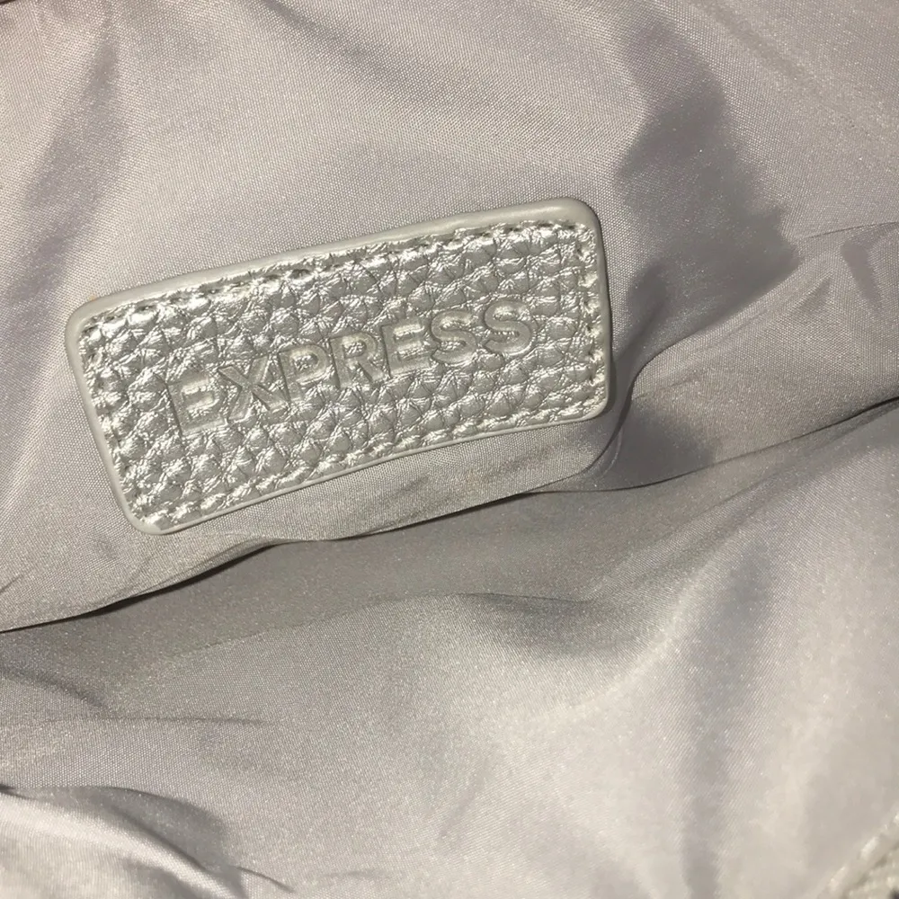 💎EXPRESS SILVER EVENING BAG💎    NWOT - Image 5