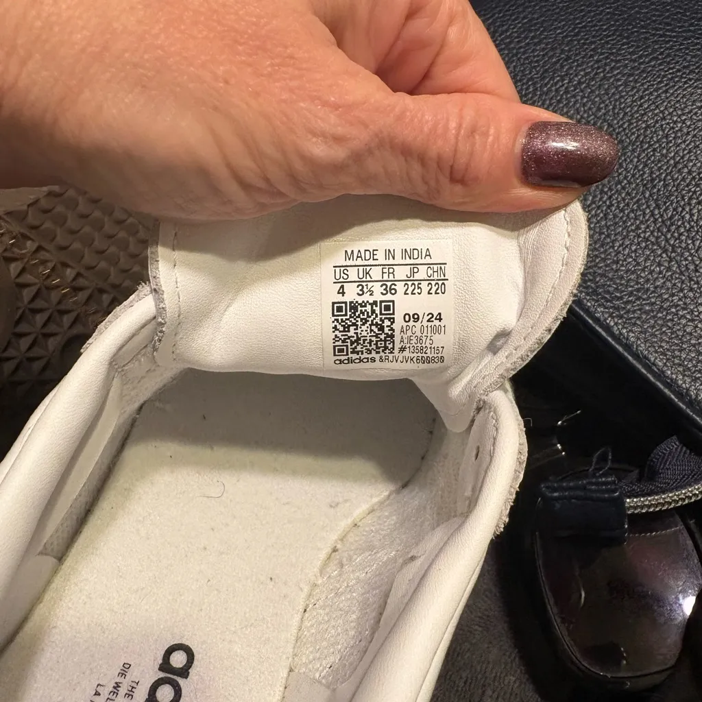 Adidas Samba size 4 - Image 4