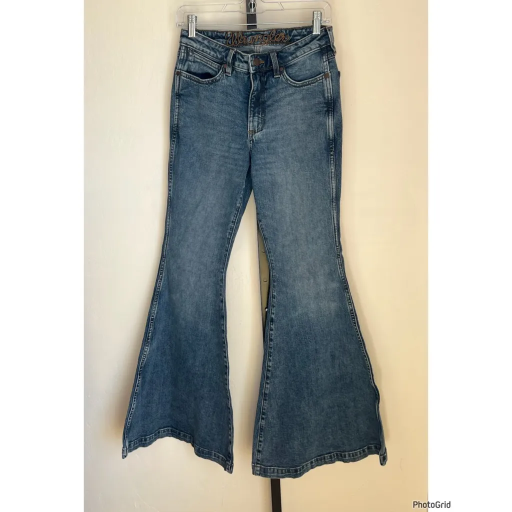 Wrangler Women's Retro High Rise Trumpet Flare - Image 2