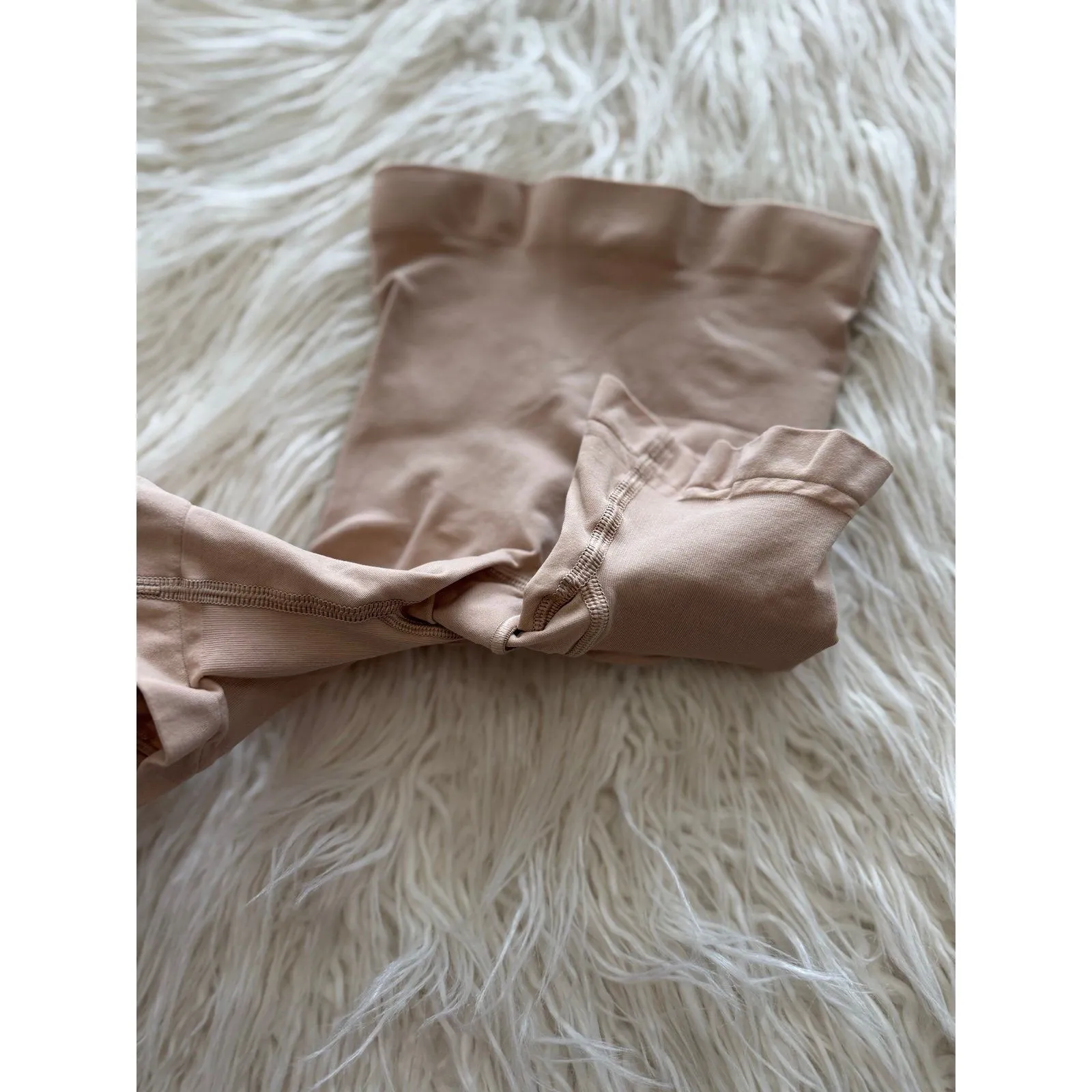 Skims Seamless Sculpt Mid Thigh Short Mica Size Small - Image 5