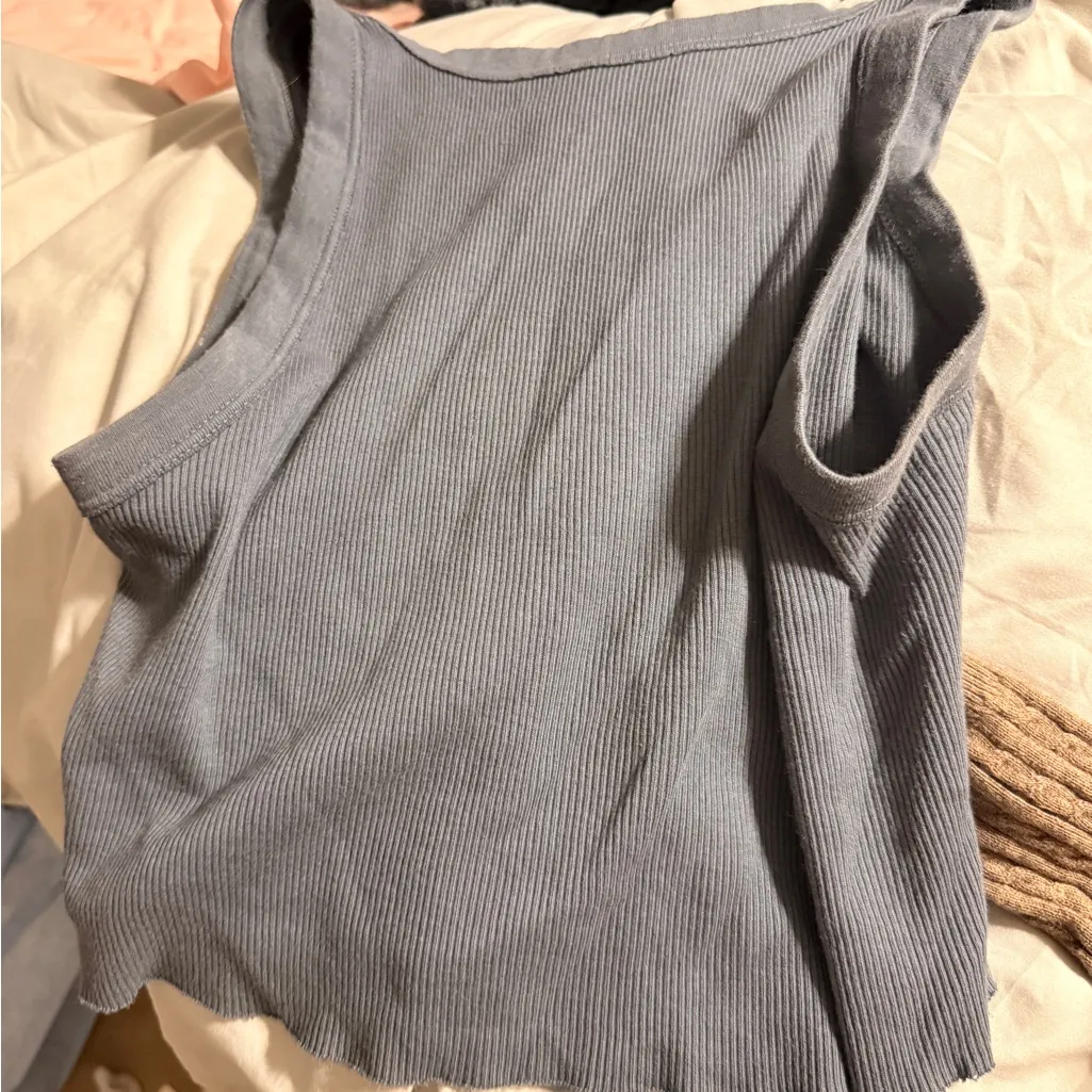 Brandy Melville Charcoal Sleeveless Crop Top - Image 3