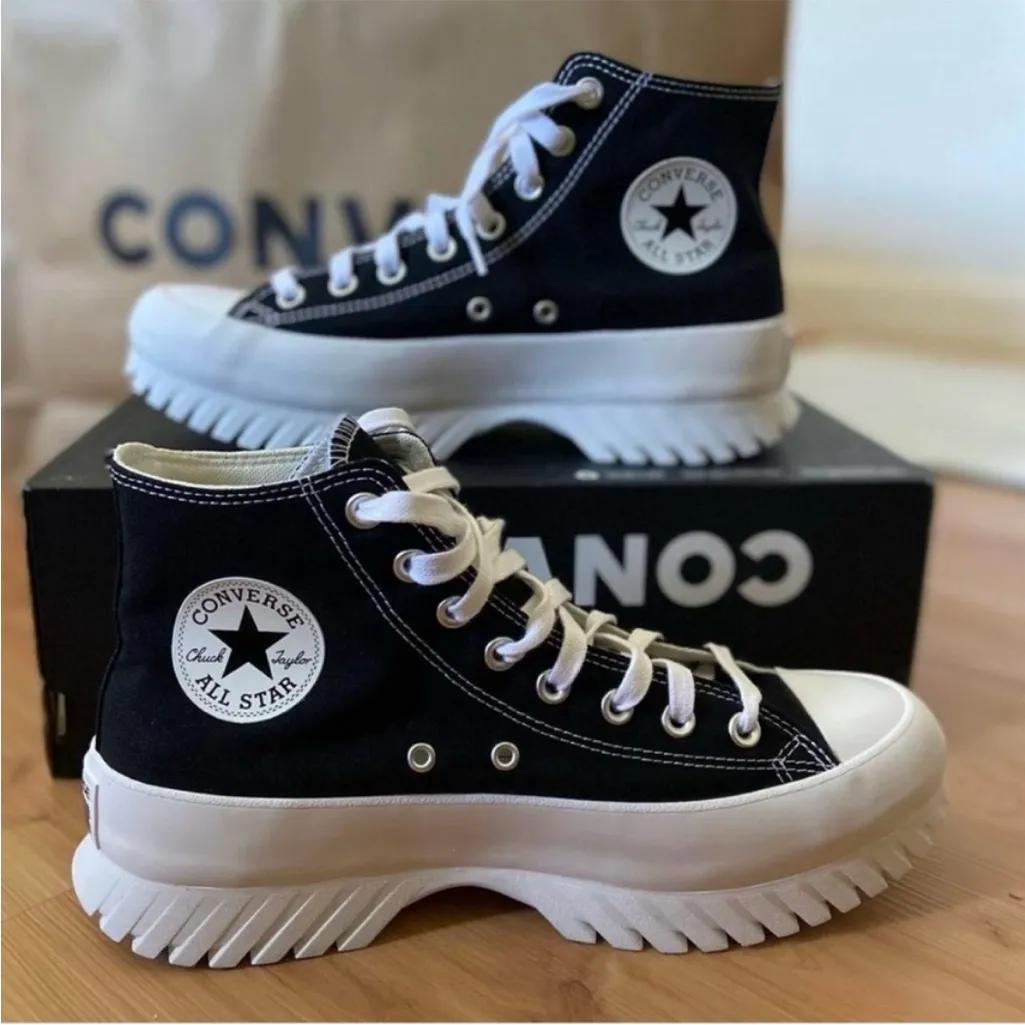 Converse Chuck Taylor All Star Lugged
2.OUNISEX HIGH TOP Women 10.5
US - Image 5