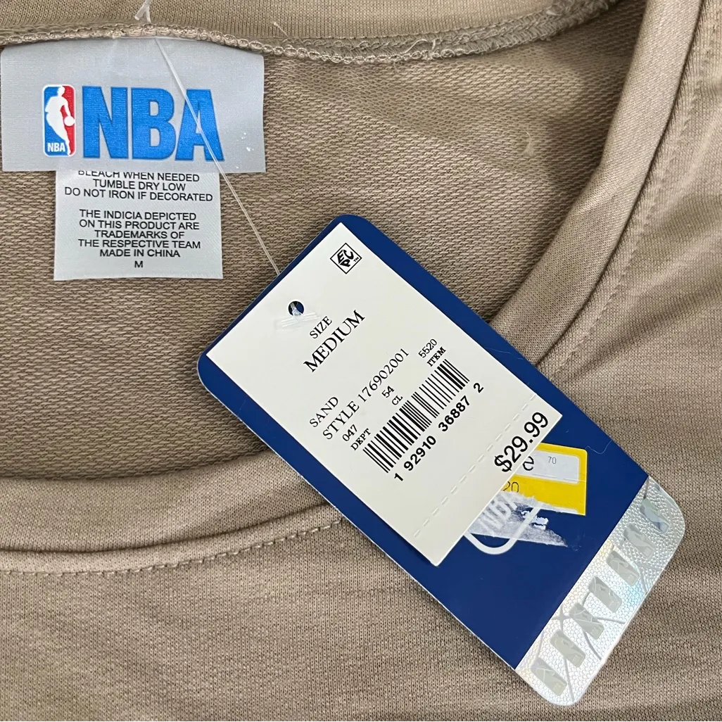 NWT! NBA Washington Wizards Women’s Long Sleeve Crew Neck T-Shirt 19” P2P - Image 4