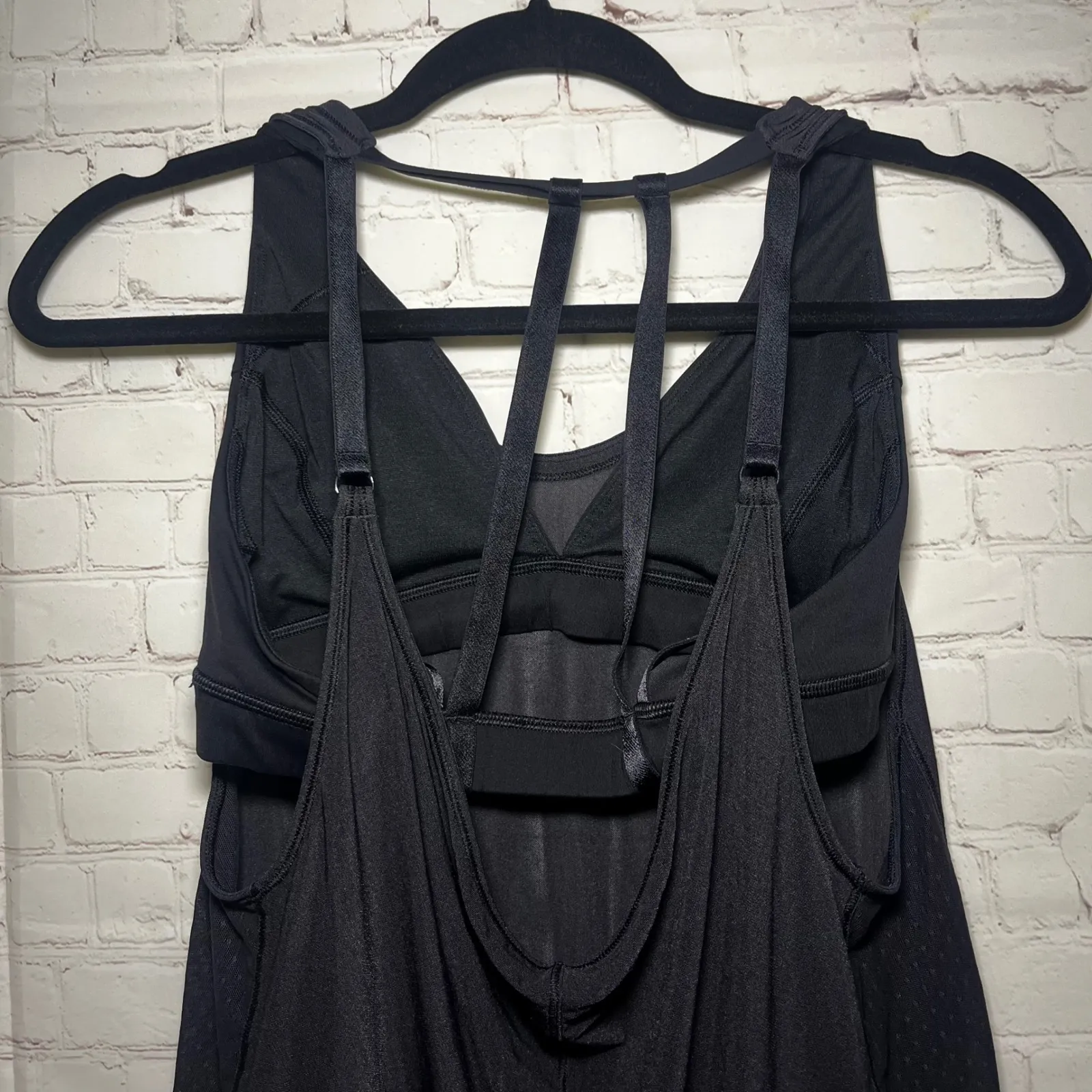 Lululemon Black Mesh Tank Top with Built in Bra Strappy Back Athletic Women Sz 6 - Image 4