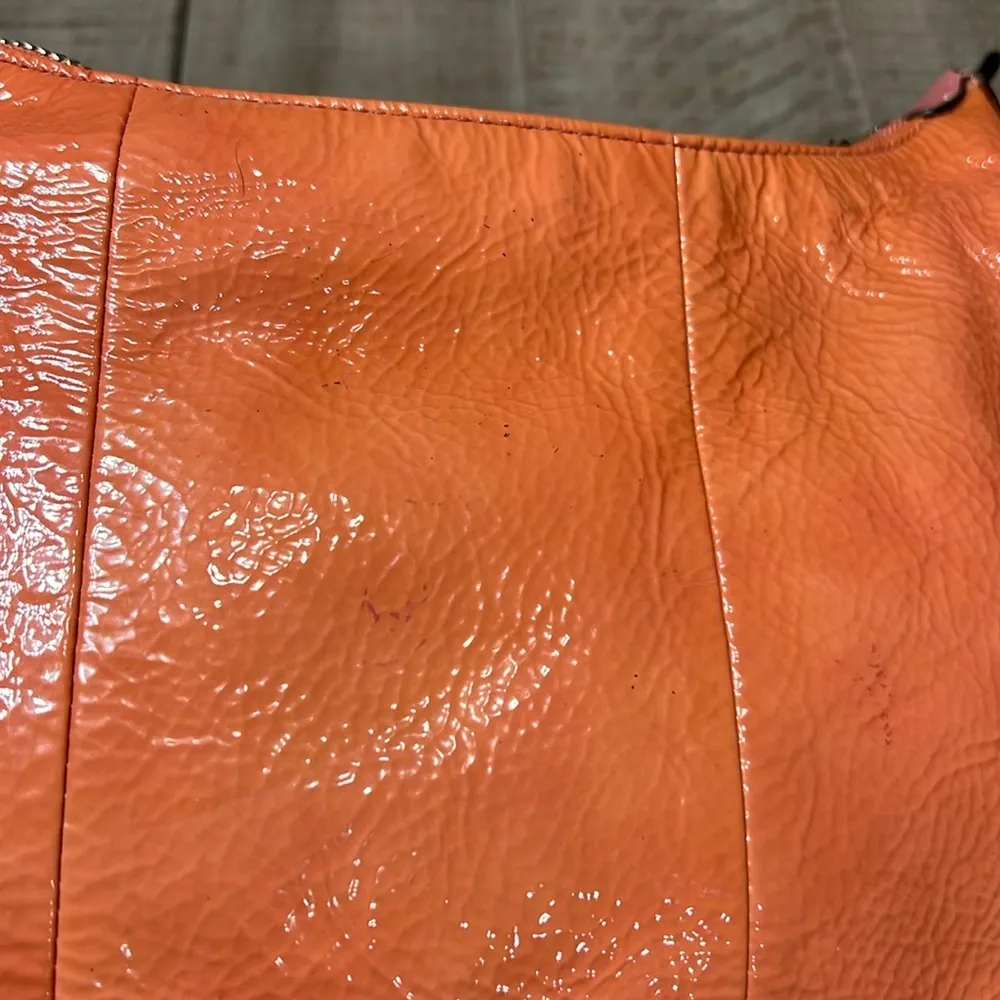 19299 KRISTIN PATENT LEATHER ROSE HOBO BAG Vintage VGUC few ink marks - Image 6