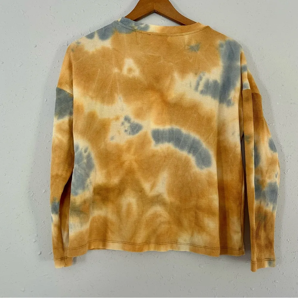 🦋 NWT For the Republic Long Sleeve Yellow Blue Tie Dye Shirt Small - Image 2