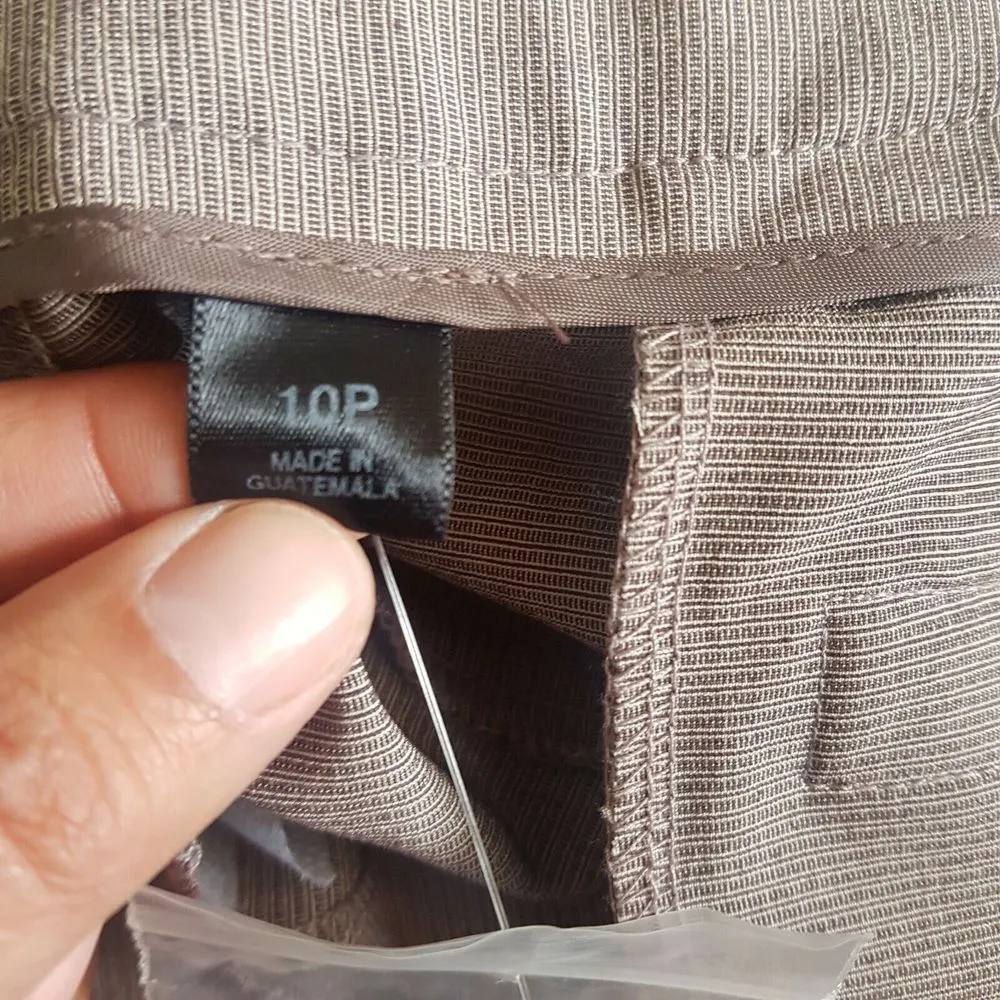 Avenue Women’s Capris Pants Size 10 Petite Crop  Classic Fit Business - Image 7