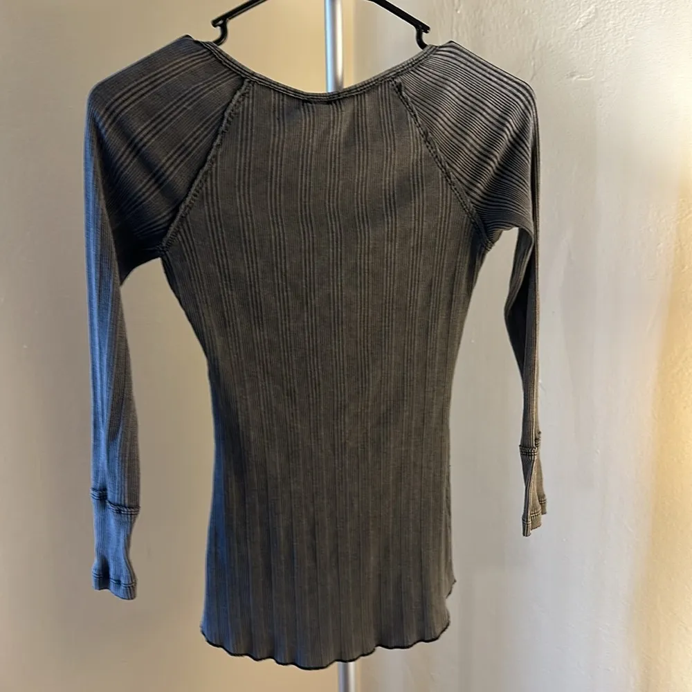 Free People We the Free Gray Ribbed 3/4 Sleeve Shirt Distressed Grunge Size XS - Image 5