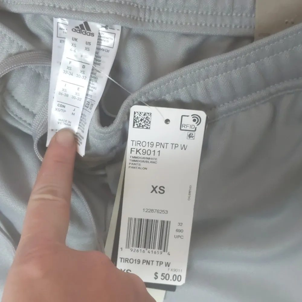 Adidas pants and top size xs - Image 6