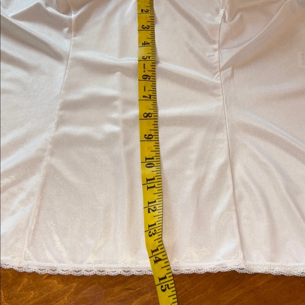 Vanity Fair Cream Fitted Sleeveless Chemise - Image 4