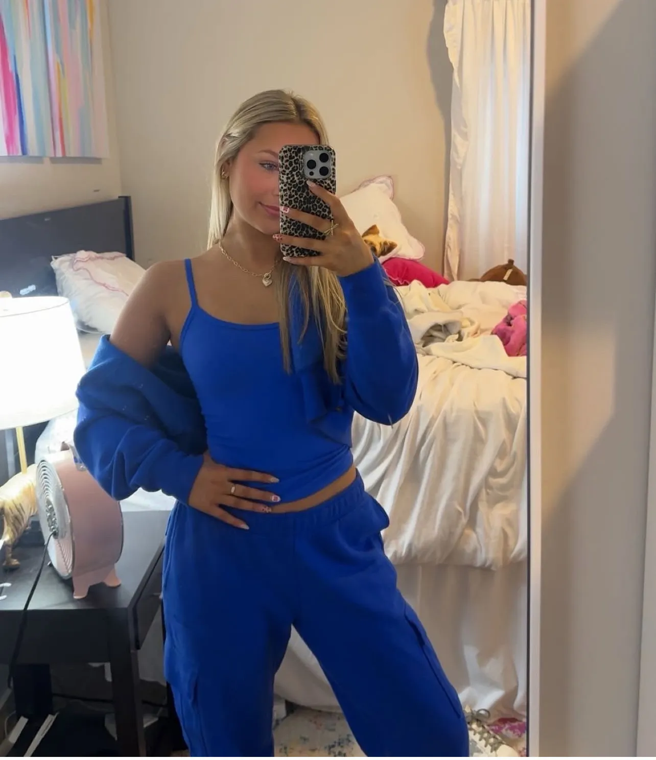 Aritzia Matching Sweat Set Cargo Sweatpants Half-Zip+golden tank - Image 5