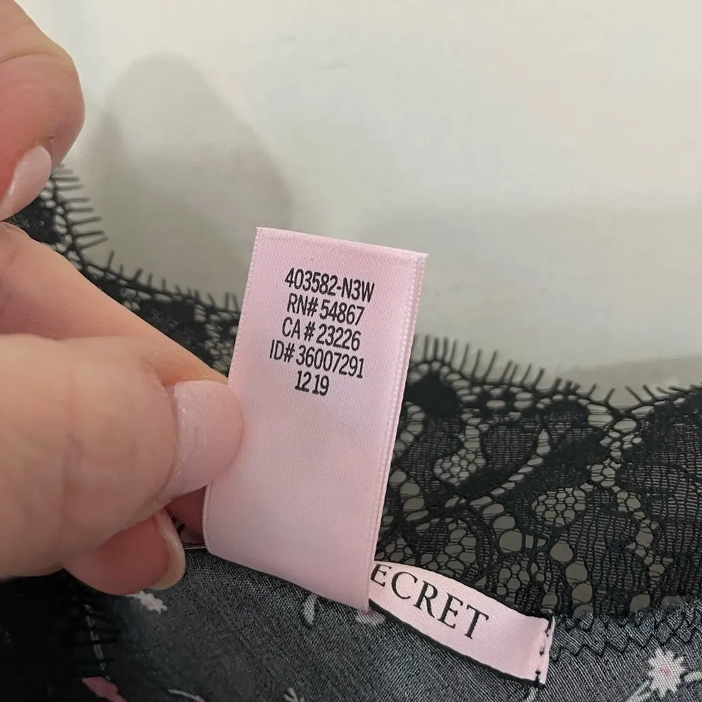 Victoria’s Secret Black Floral Camisole Lace Trim Cami Tank Top 90s Y2K ~ Size M - Image 6