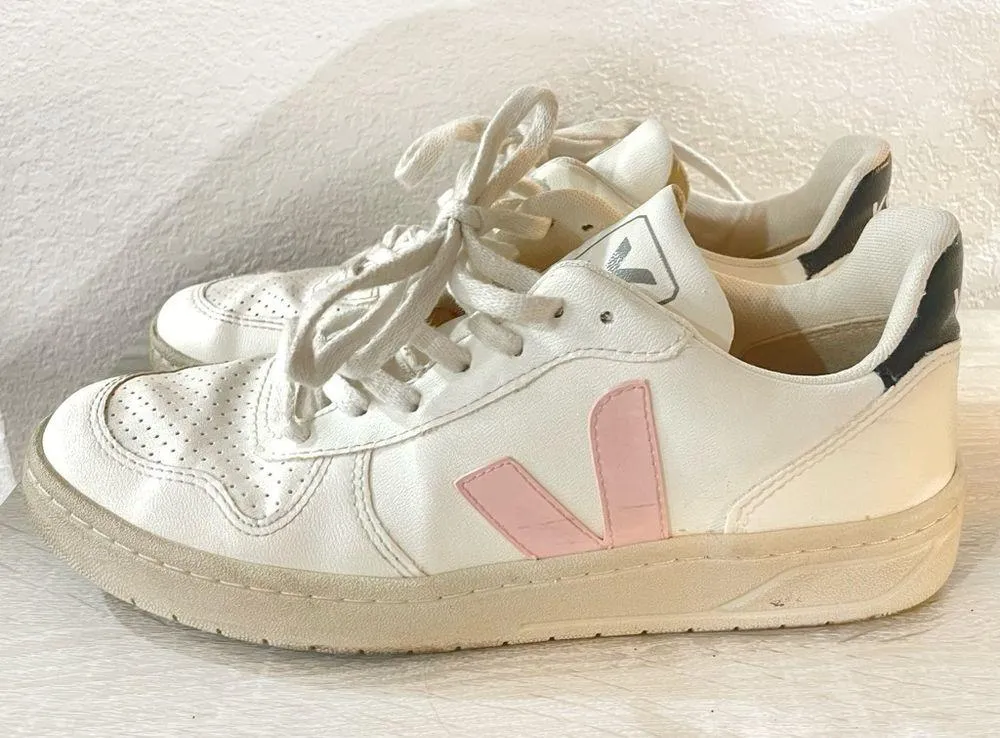 VEJA V-10 VEGAN WHITE PETALE BLACK 2.0625 - Image 2