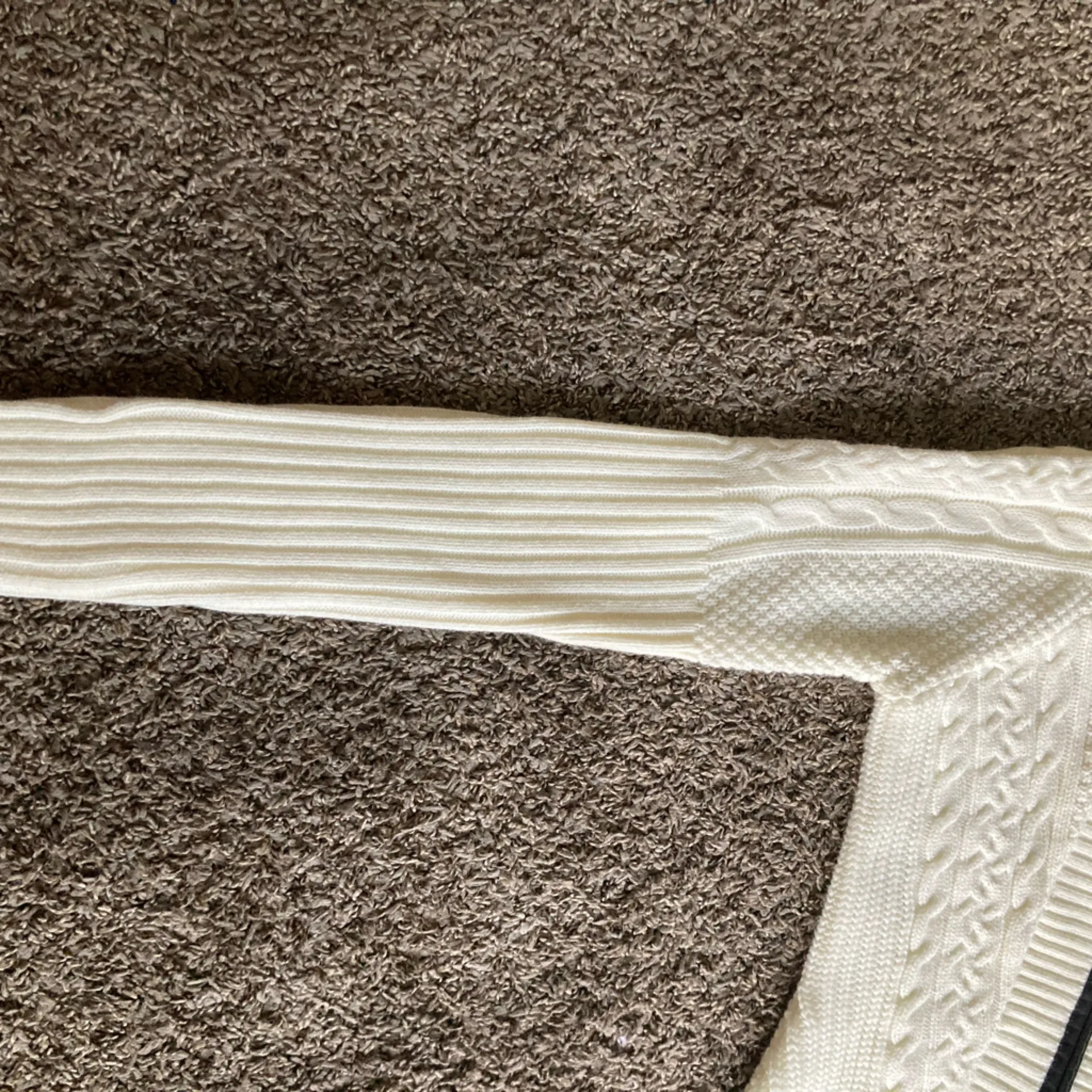 VENUS White Zip-Up Cable Knit Cardigan - Image 7